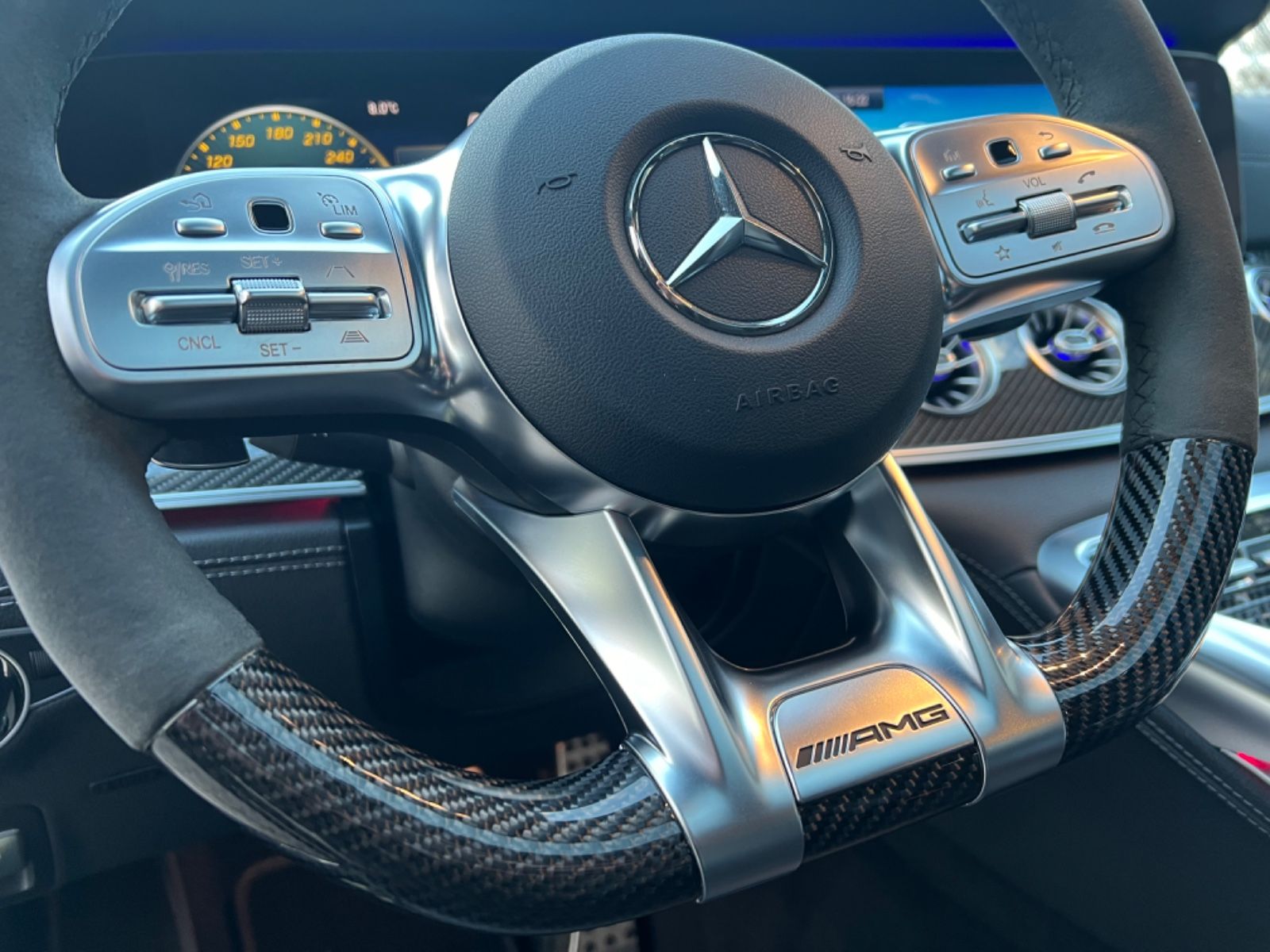 Fahrzeugabbildung Mercedes-Benz AMG GT 63 S 4M+NIGHT*CARBON*MERCEDES GARANTIE*