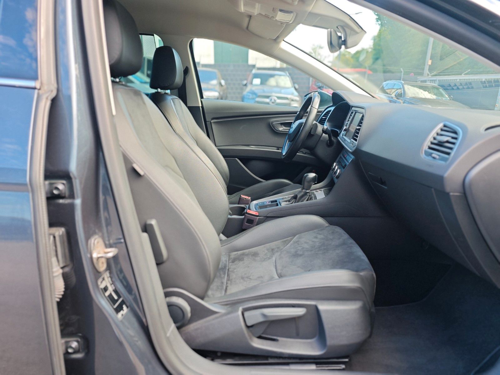 Fahrzeugabbildung SEAT Leon ST*BOSE*VIRTUAL*AHK*KLIMAAUTO*SHZ*KAMERA*