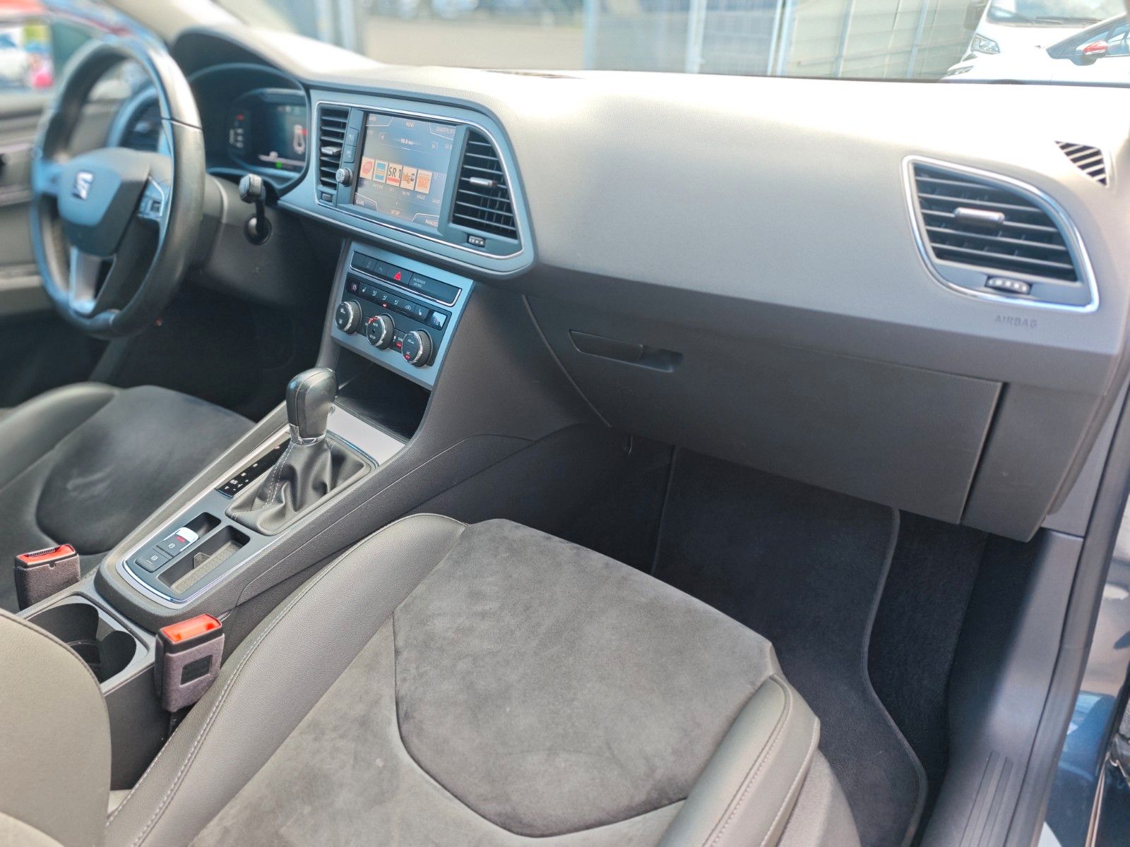 Fahrzeugabbildung SEAT Leon ST*BOSE*VIRTUAL*AHK*KLIMAAUTO*SHZ*KAMERA*