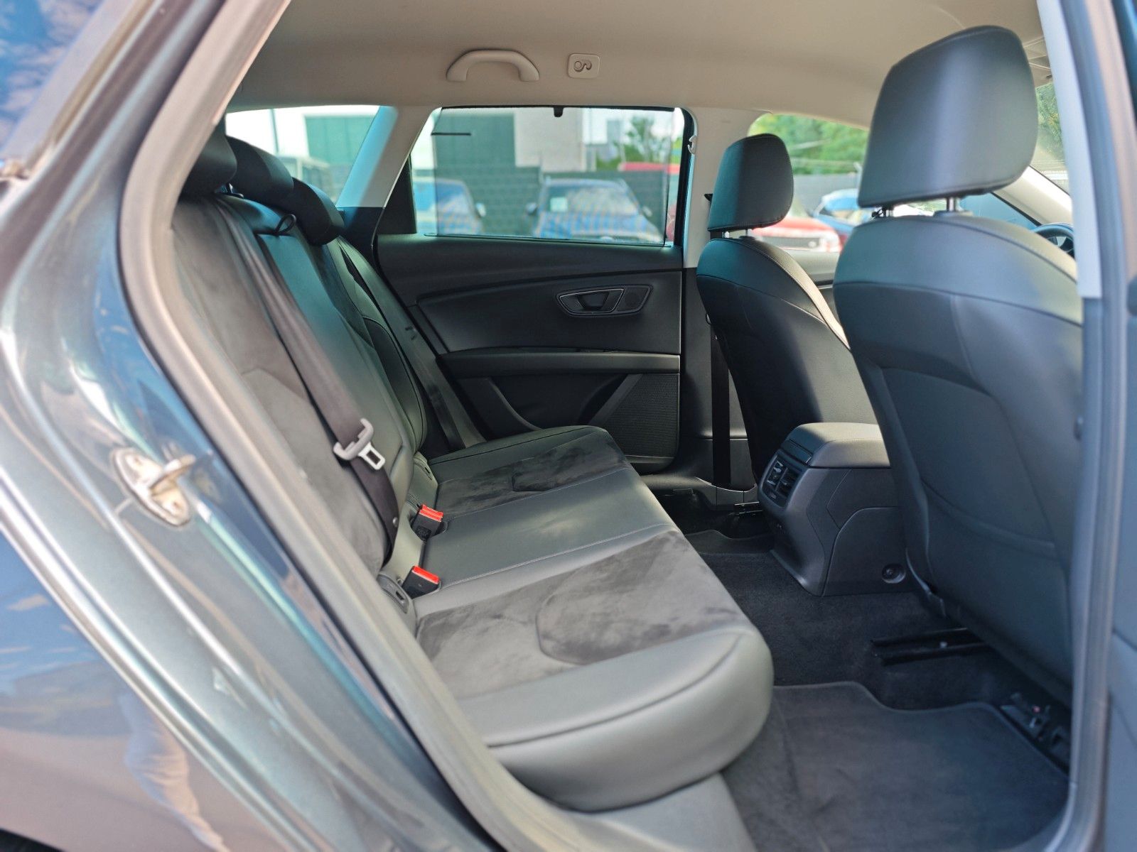 Fahrzeugabbildung SEAT Leon ST*BOSE*VIRTUAL*AHK*KLIMAAUTO*SHZ*KAMERA*
