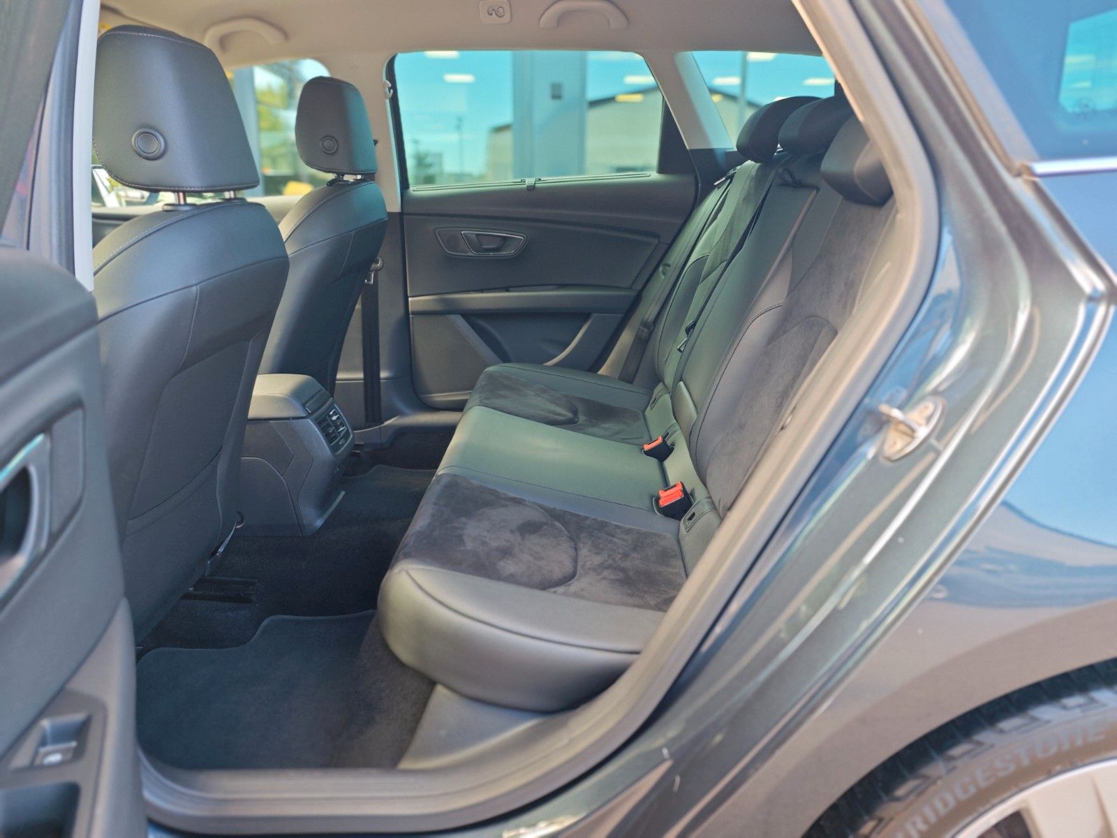 Fahrzeugabbildung SEAT Leon ST*BOSE*VIRTUAL*AHK*KLIMAAUTO*SHZ*KAMERA*