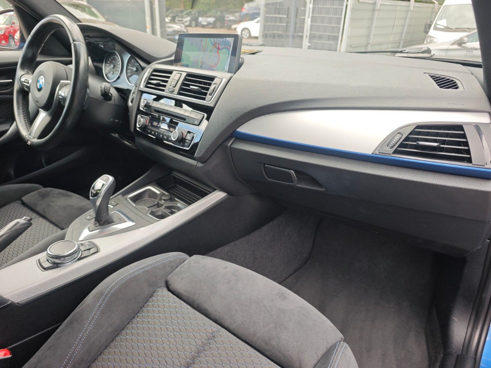 Fahrzeugabbildung BMW M135i LIMOUSINE * FACELIFT*5-TUERIG*AUT*LED*