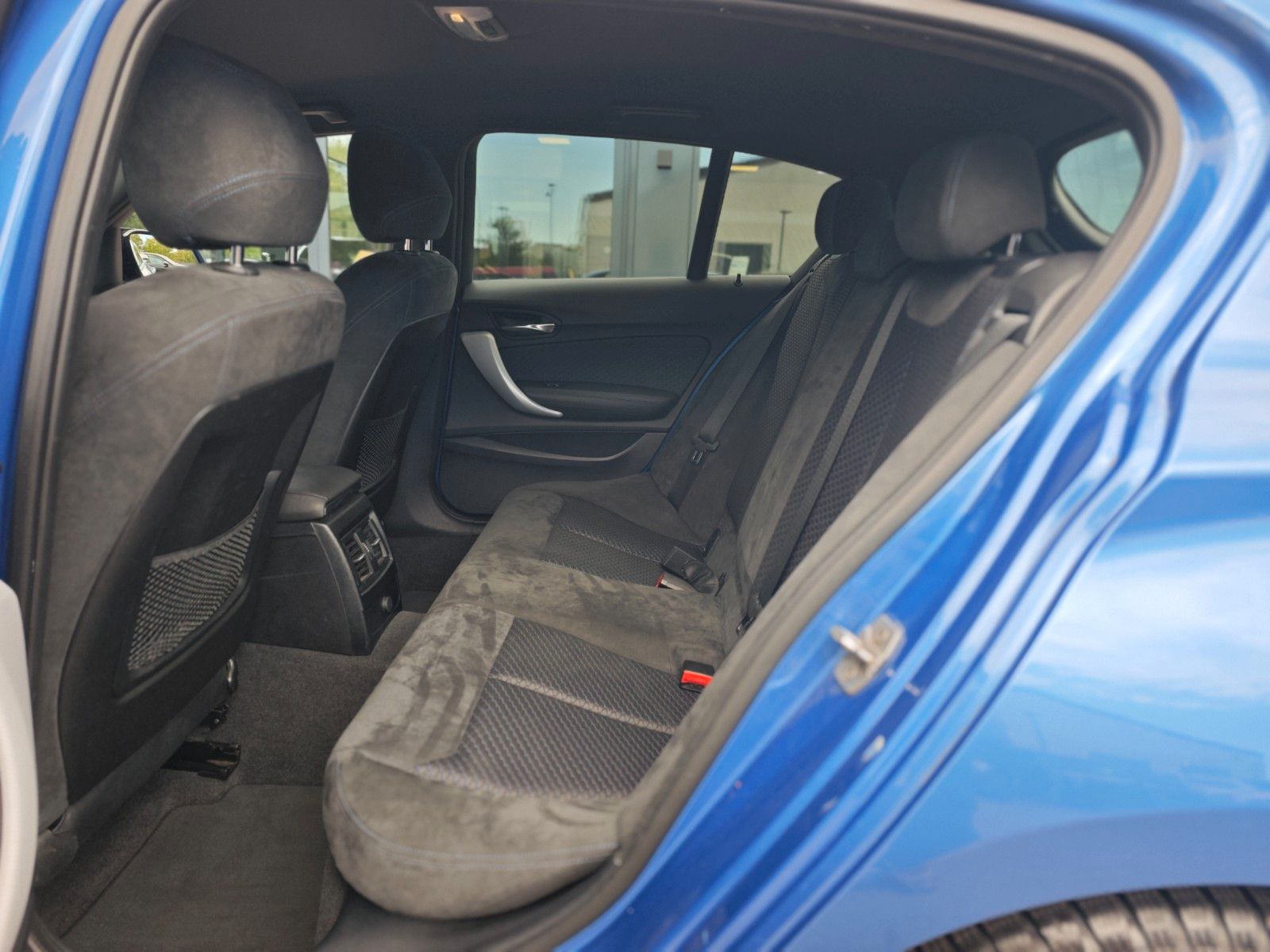 Fahrzeugabbildung BMW M135i LIMOUSINE * FACELIFT*5-TUERIG*AUT*LED*