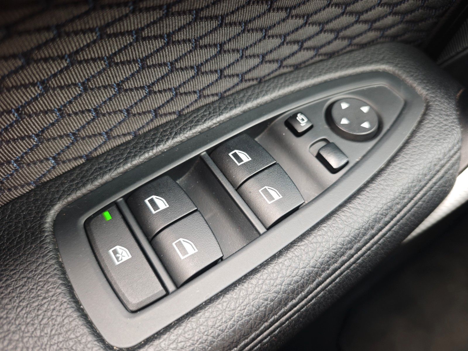 Fahrzeugabbildung BMW M135i LIMOUSINE * FACELIFT*5-TUERIG*AUT*LED*