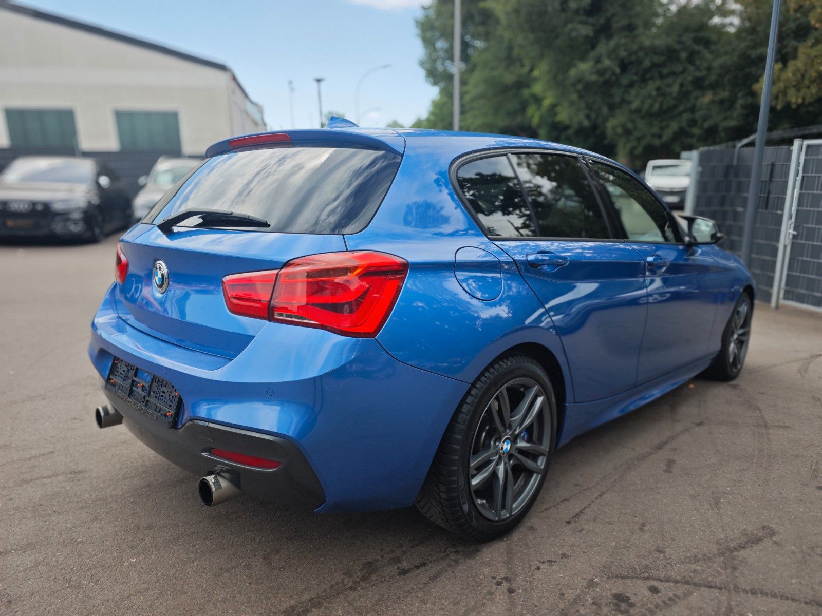 Fahrzeugabbildung BMW M135i LIMOUSINE * FACELIFT*5-TUERIG*AUT*LED*