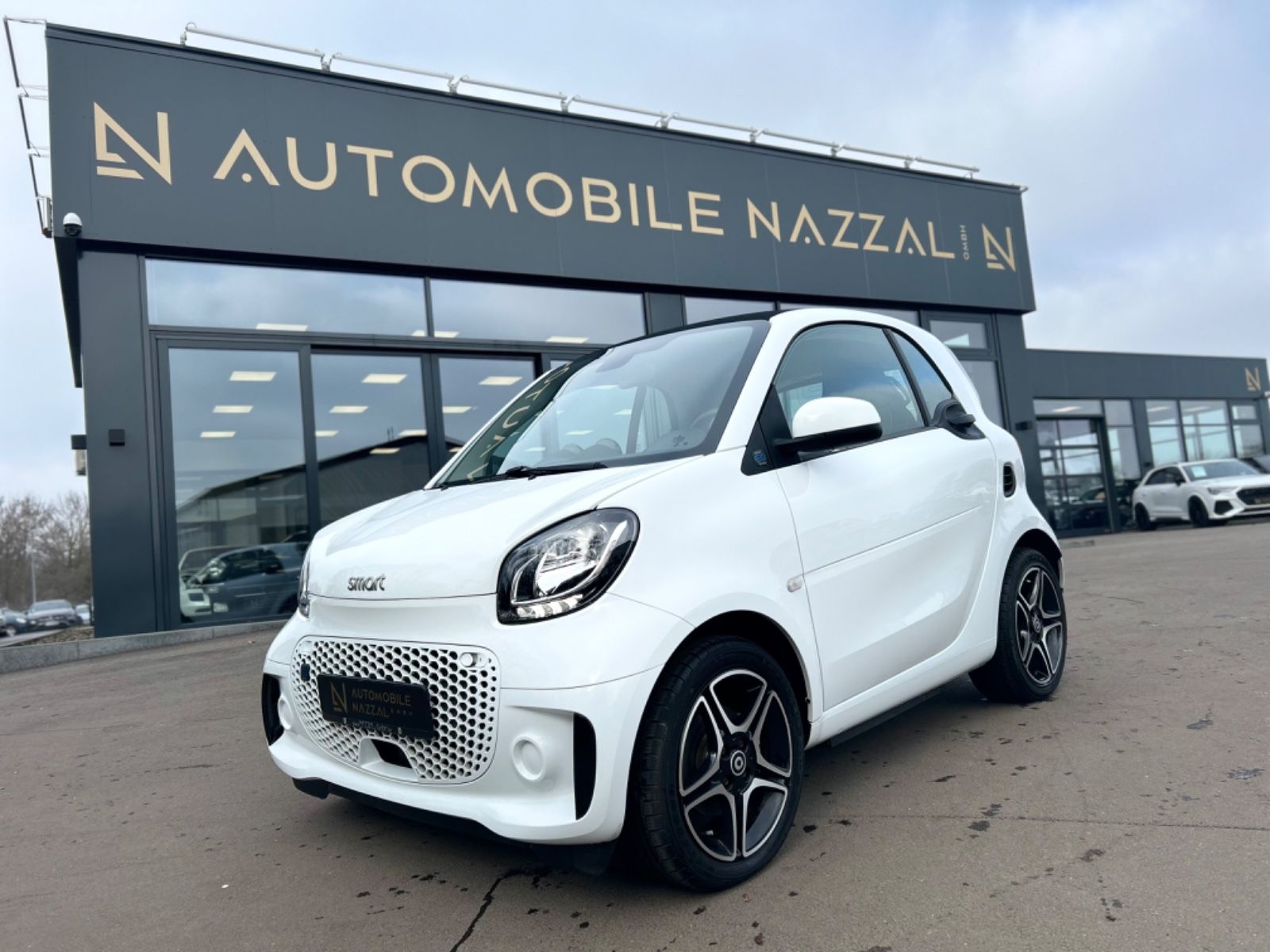 Smart FORTWO COUPE  EQ *AUT.*NAVI*SHZ*PDC*PANORAMA*