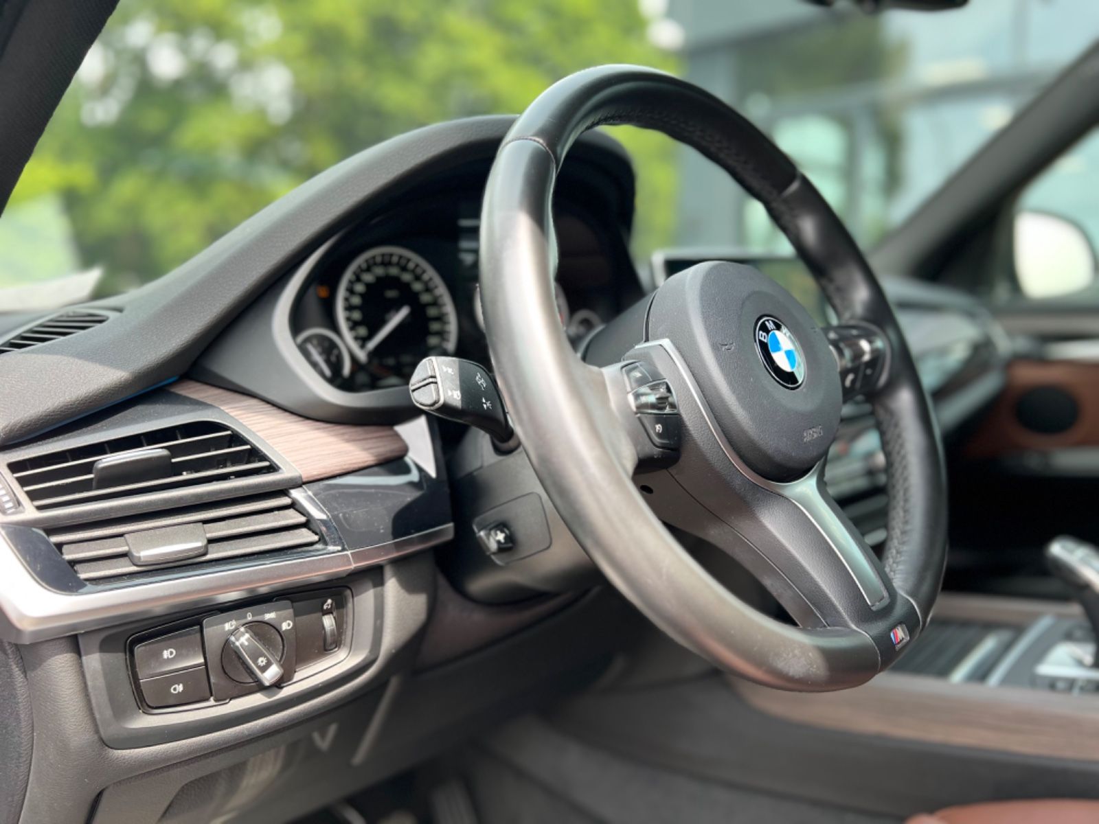 Fahrzeugabbildung BMW X5 M50*PANORAMA*KAMERA*HEAD-UP*VOLL-LED*