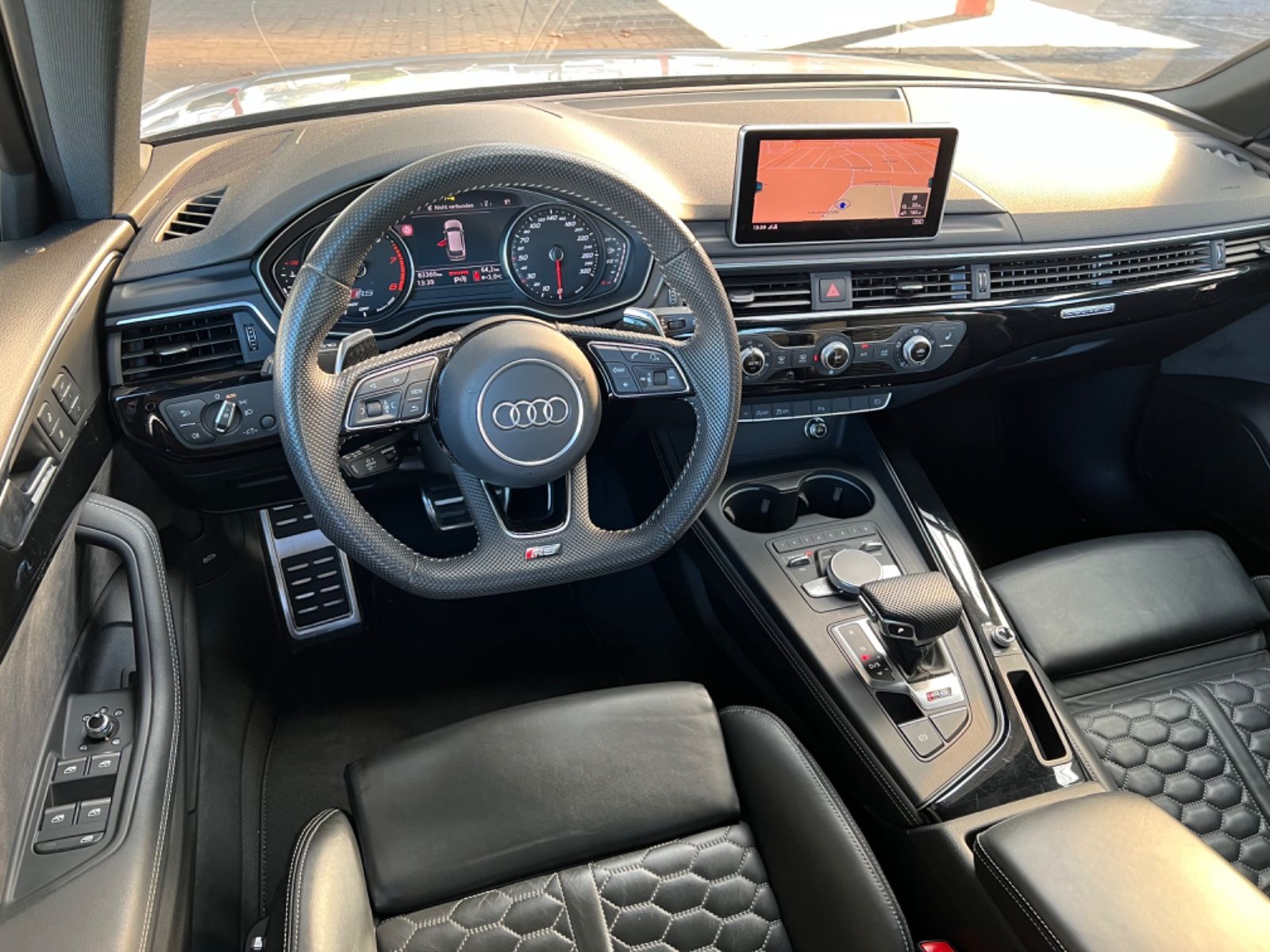 Fahrzeugabbildung Audi RS4 AVANT 2.9 TFSI QUATTRO*PANORAMA*ACC*KAMERA*