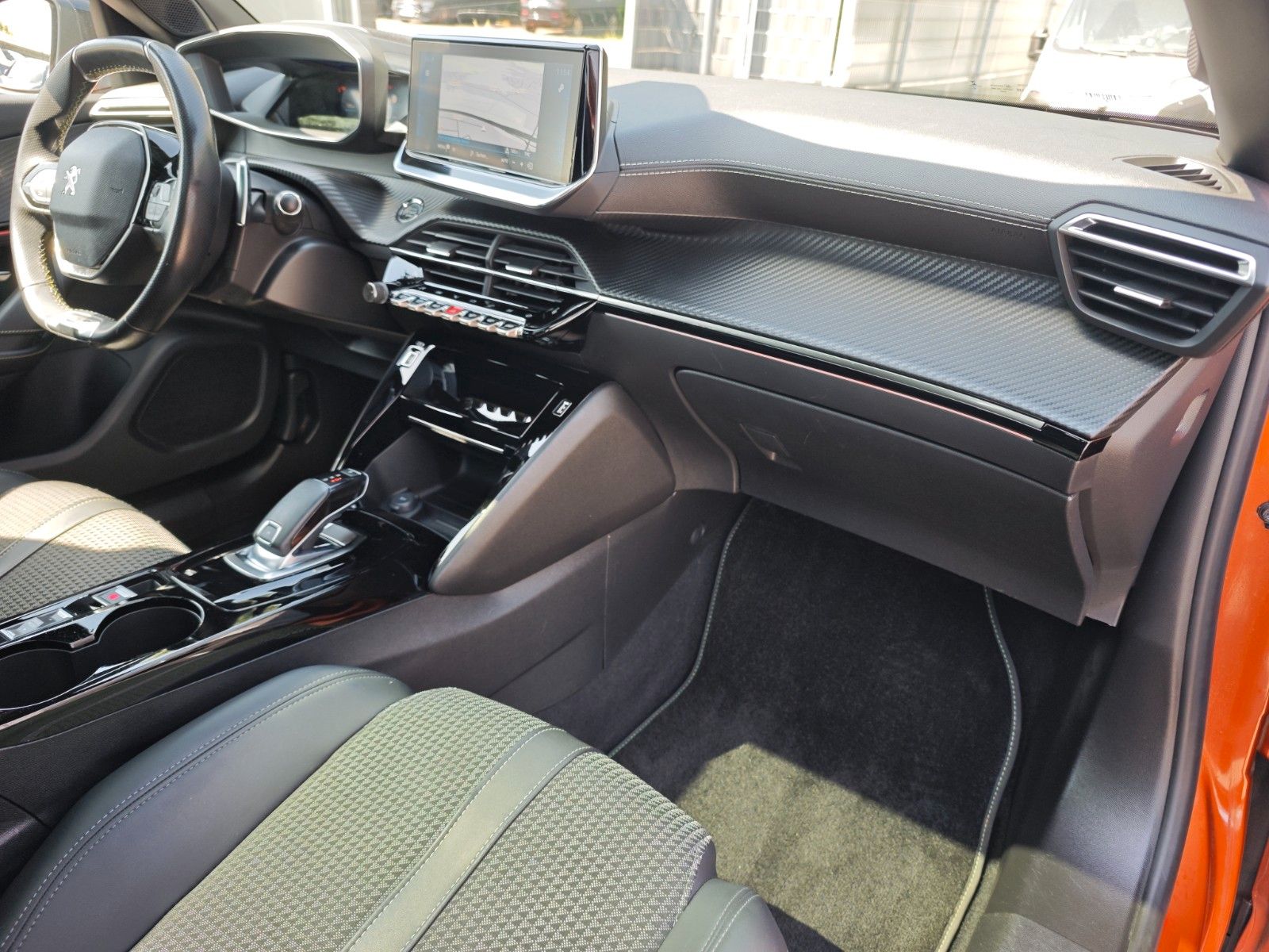 Fahrzeugabbildung Peugeot 2008 GT LINE*AUT.*NAVI*VOLL LED*GSD*KAMERA*