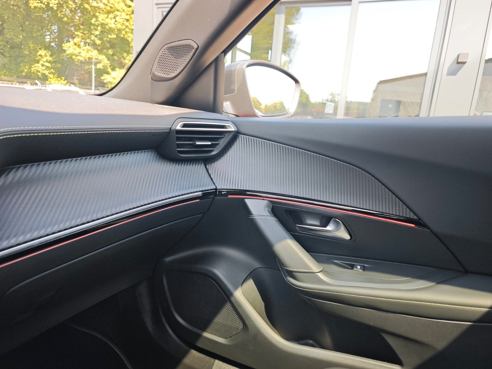 Fahrzeugabbildung Peugeot 2008 GT LINE*AUT.*NAVI*VOLL LED*GSD*KAMERA*