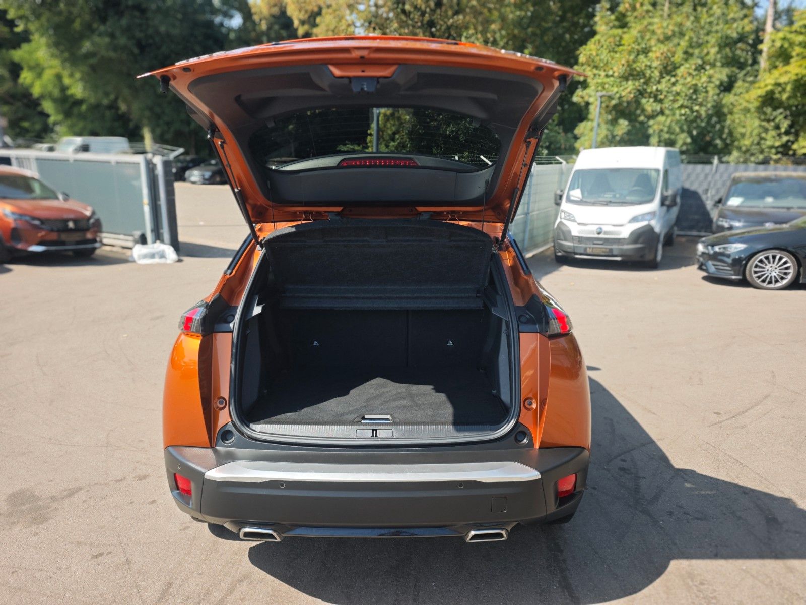 Fahrzeugabbildung Peugeot 2008 GT LINE*AUT.*NAVI*VOLL LED*GSD*KAMERA*