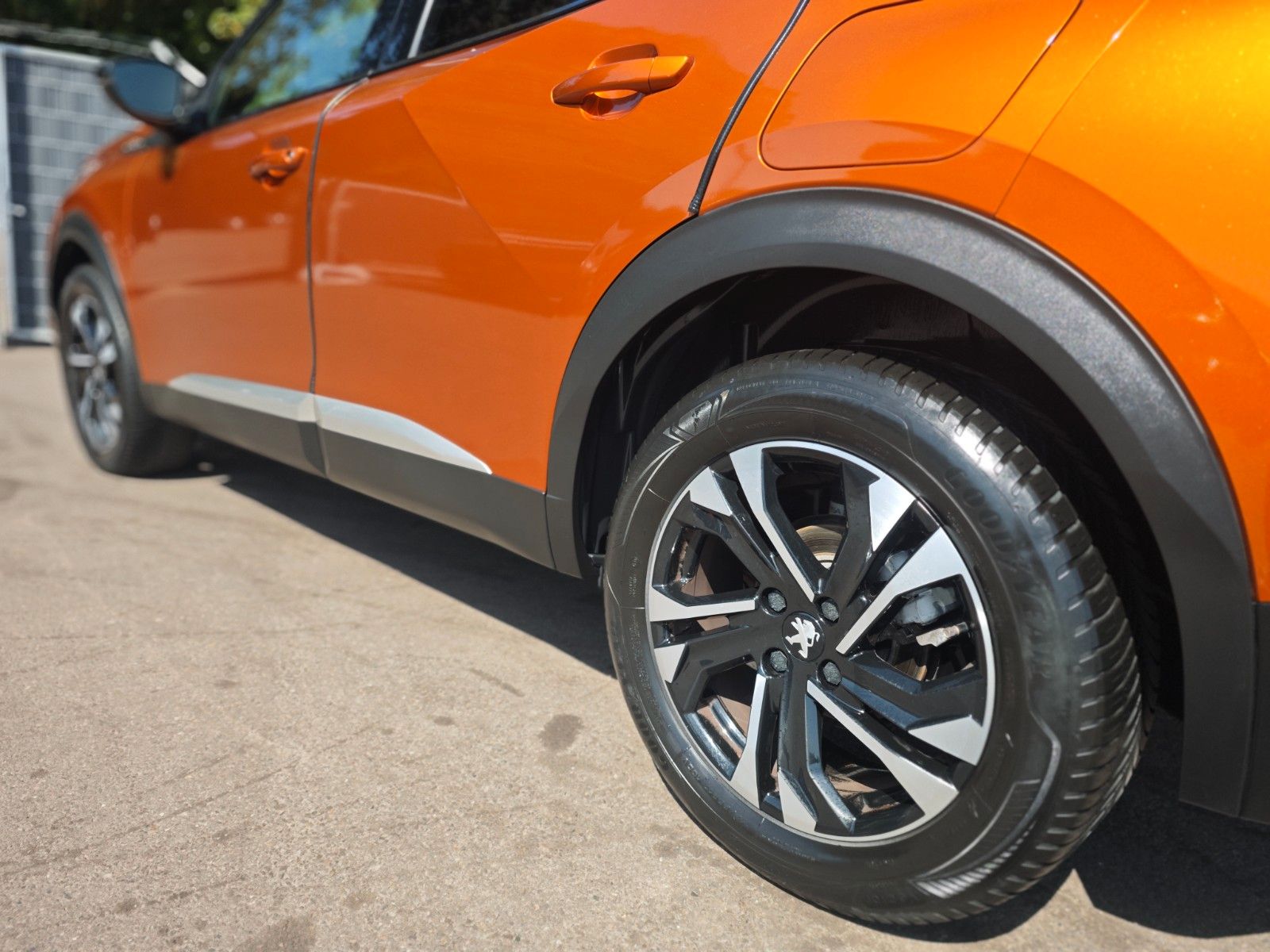 Fahrzeugabbildung Peugeot 2008 GT LINE*AUT.*NAVI*VOLL LED*GSD*KAMERA*