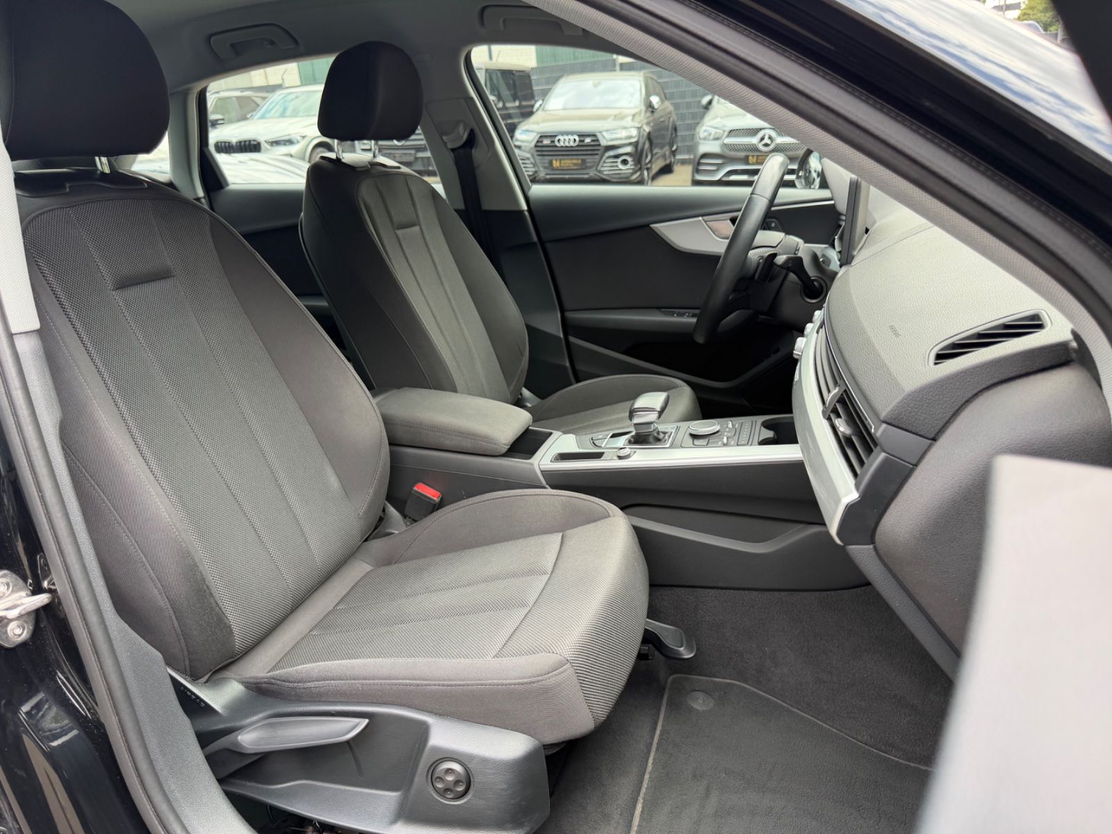 Fahrzeugabbildung Audi A4 2.0 TFSI S TRONIC QUATTRO SPORT *ALU*PDC*SHZ*