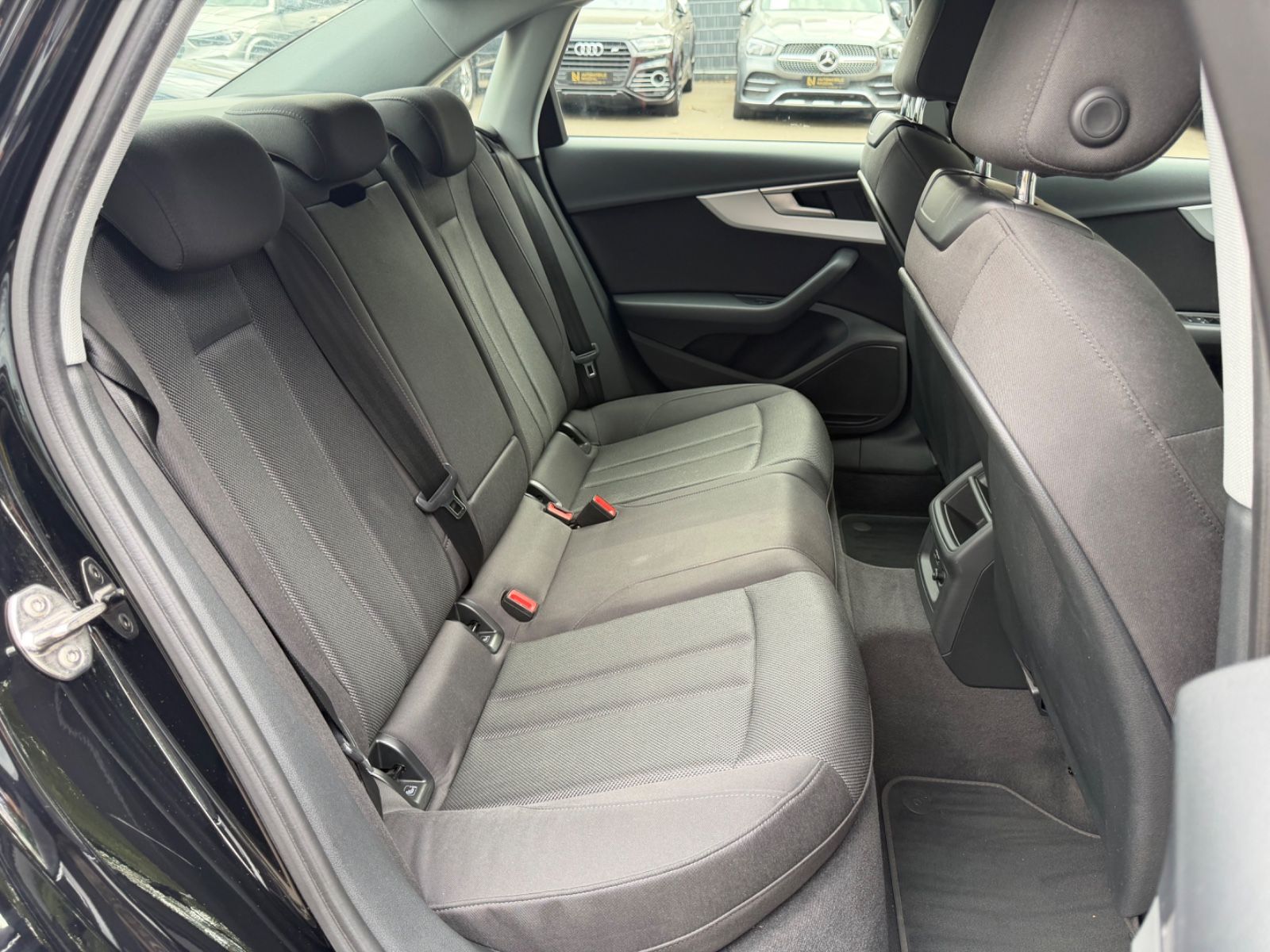 Fahrzeugabbildung Audi A4 2.0 TFSI S TRONIC QUATTRO SPORT *ALU*PDC*SHZ*