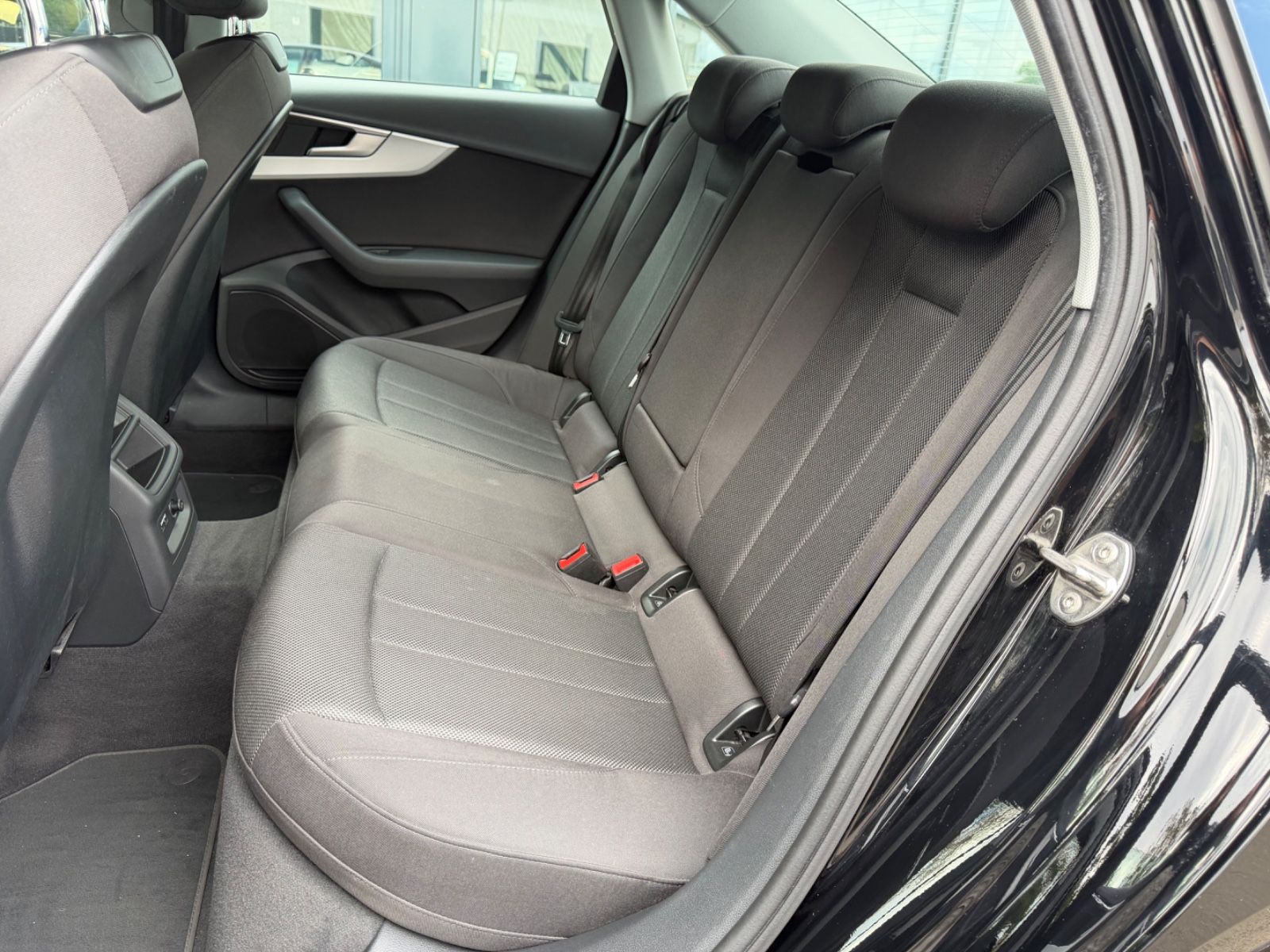 Fahrzeugabbildung Audi A4 2.0 TFSI S TRONIC QUATTRO SPORT *ALU*PDC*SHZ*