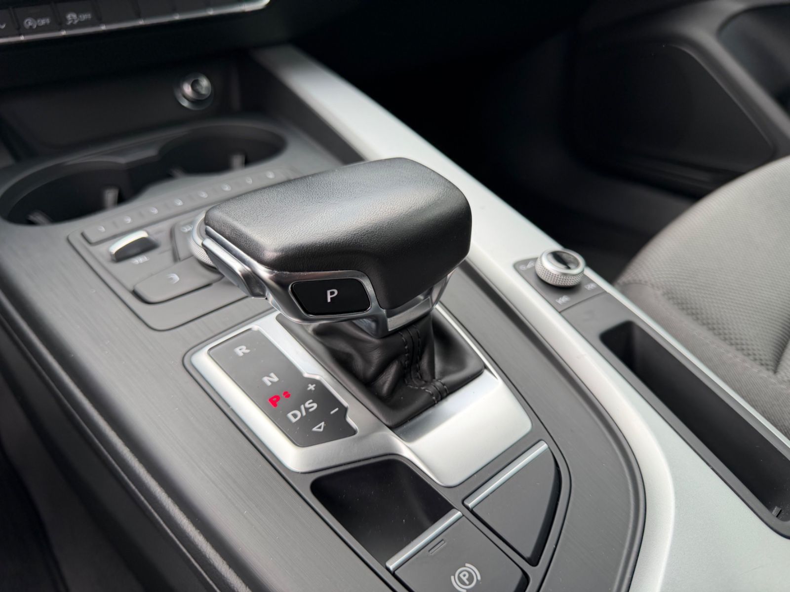 Fahrzeugabbildung Audi A4 2.0 TFSI S TRONIC QUATTRO SPORT *ALU*PDC*SHZ*