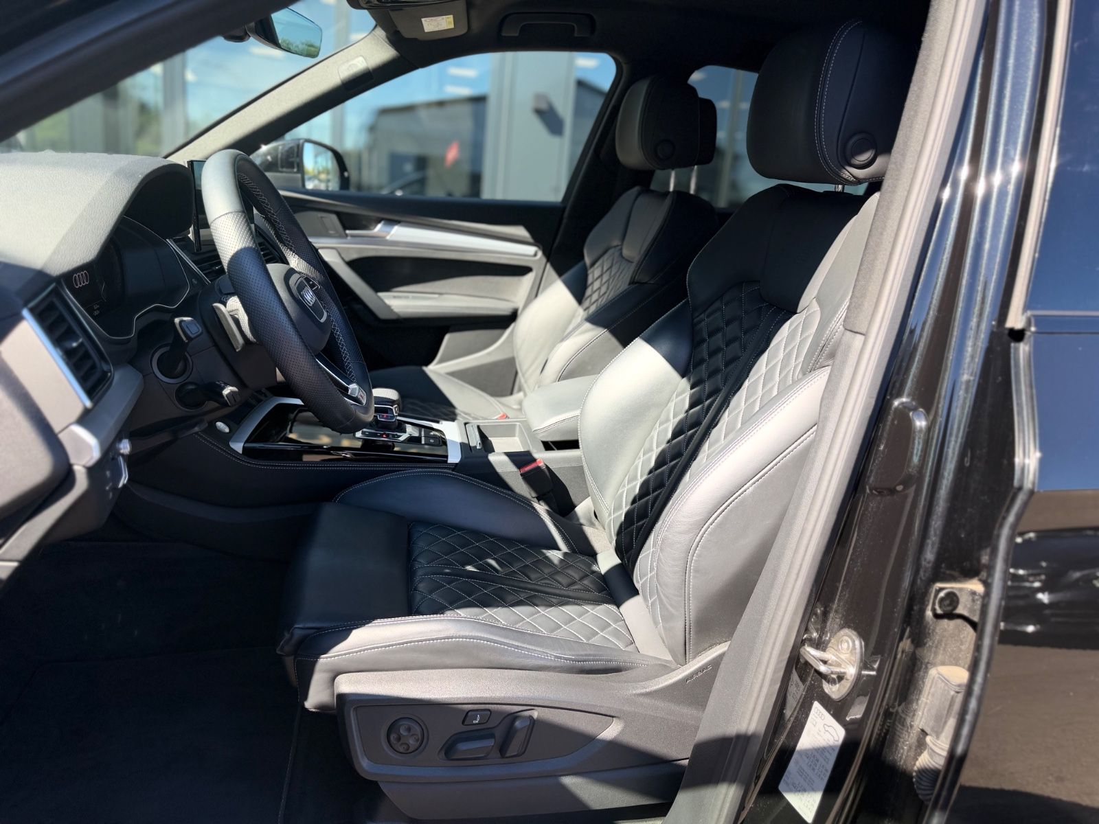 Fahrzeugabbildung Audi Q5 SPORTBACK 55TFSI E QUATTRO 3xS-LINE SPORT+*