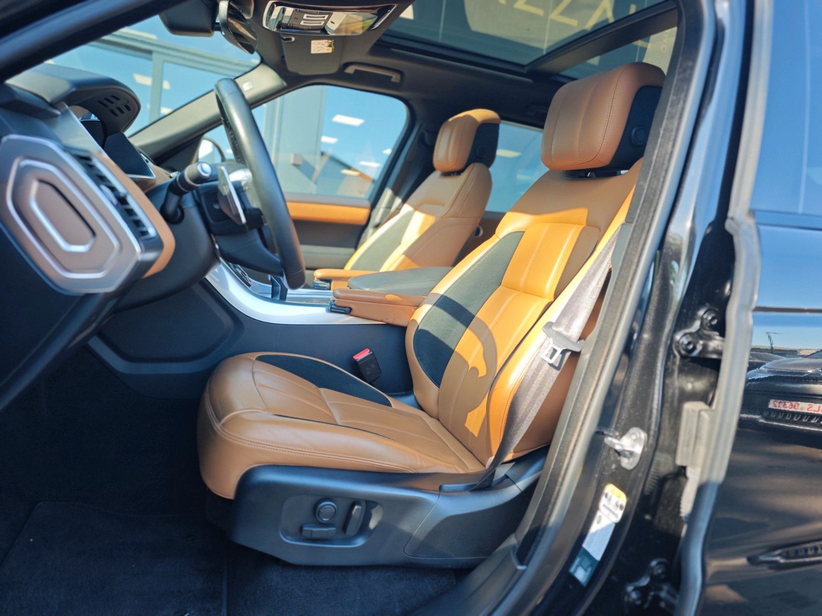 Fahrzeugabbildung Land Rover RANGE ROVER SPORT HSE DYNAMIC*PANORAMA*MERIDAN*