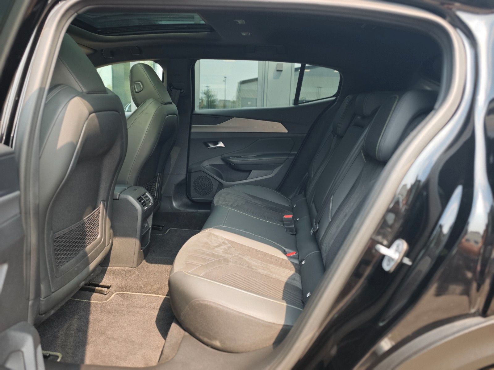 Fahrzeugabbildung Peugeot 408 PURETECH 130 GT *AUT*ASSIST*LED*KAM*NAVI*