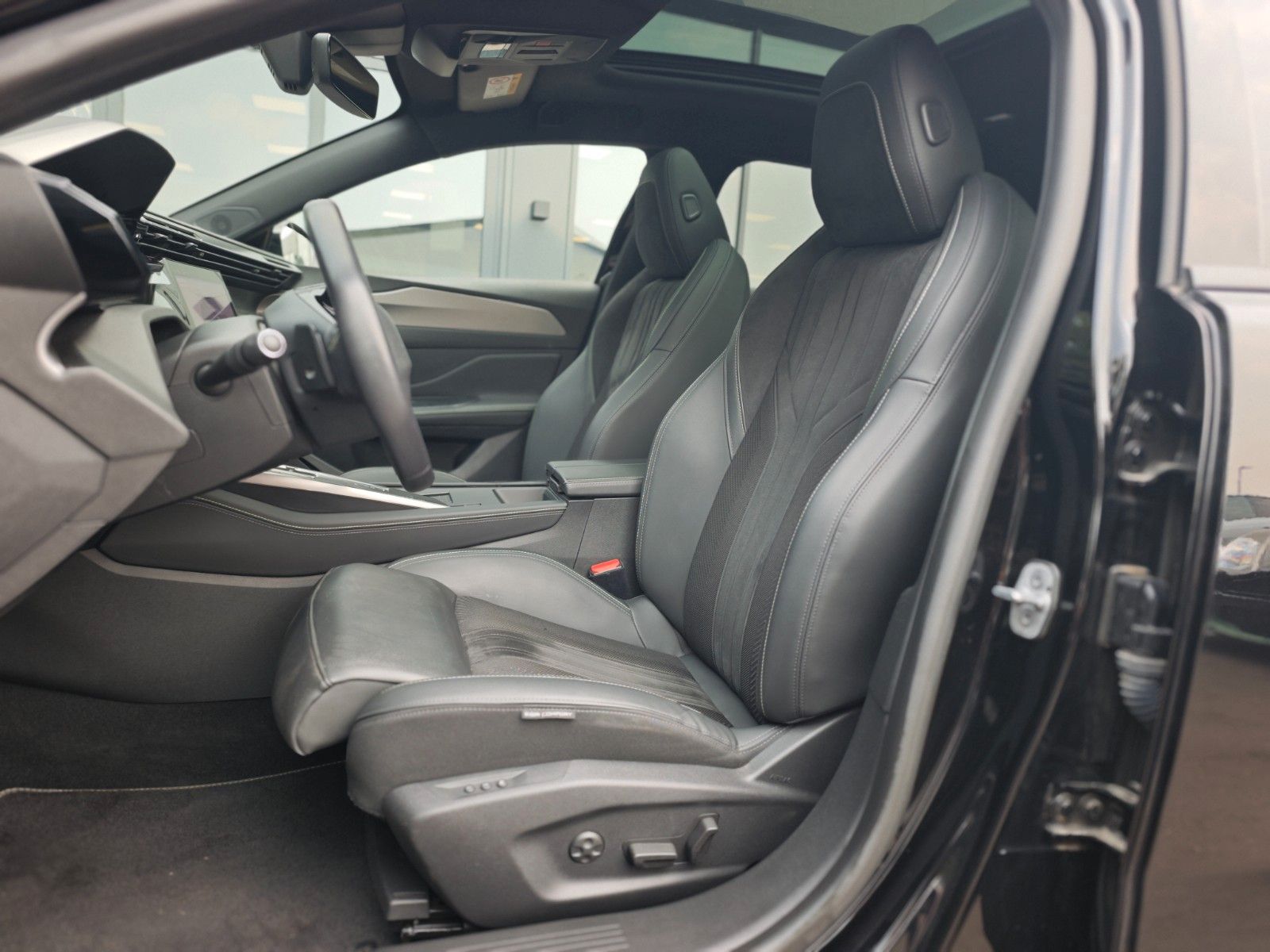 Fahrzeugabbildung Peugeot 408 PURETECH 130 GT *AUT*ASSIST*LED*KAM*NAVI*