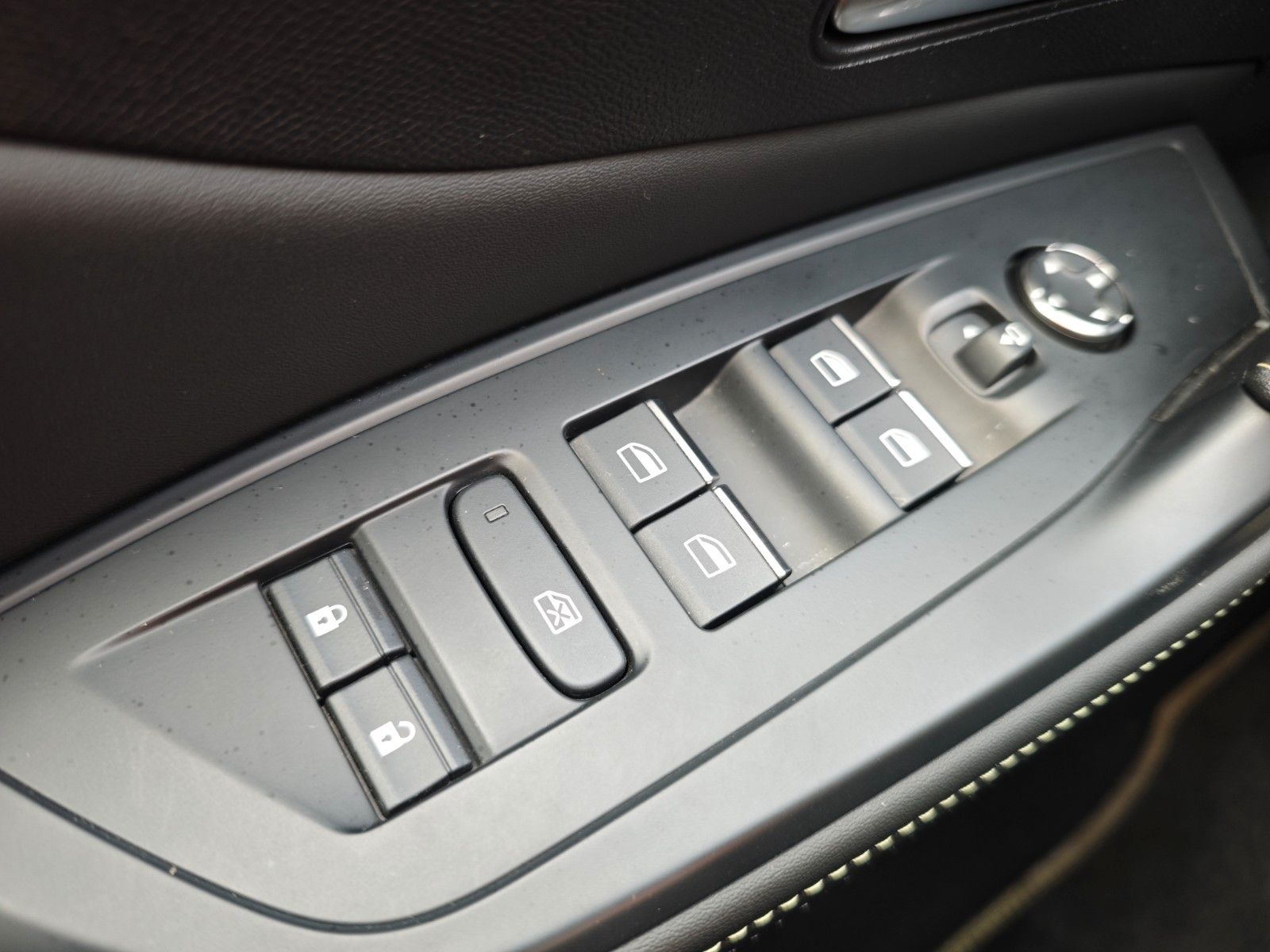 Fahrzeugabbildung Peugeot 408 PURETECH 130 GT *AUT*ASSIST*LED*KAM*NAVI*