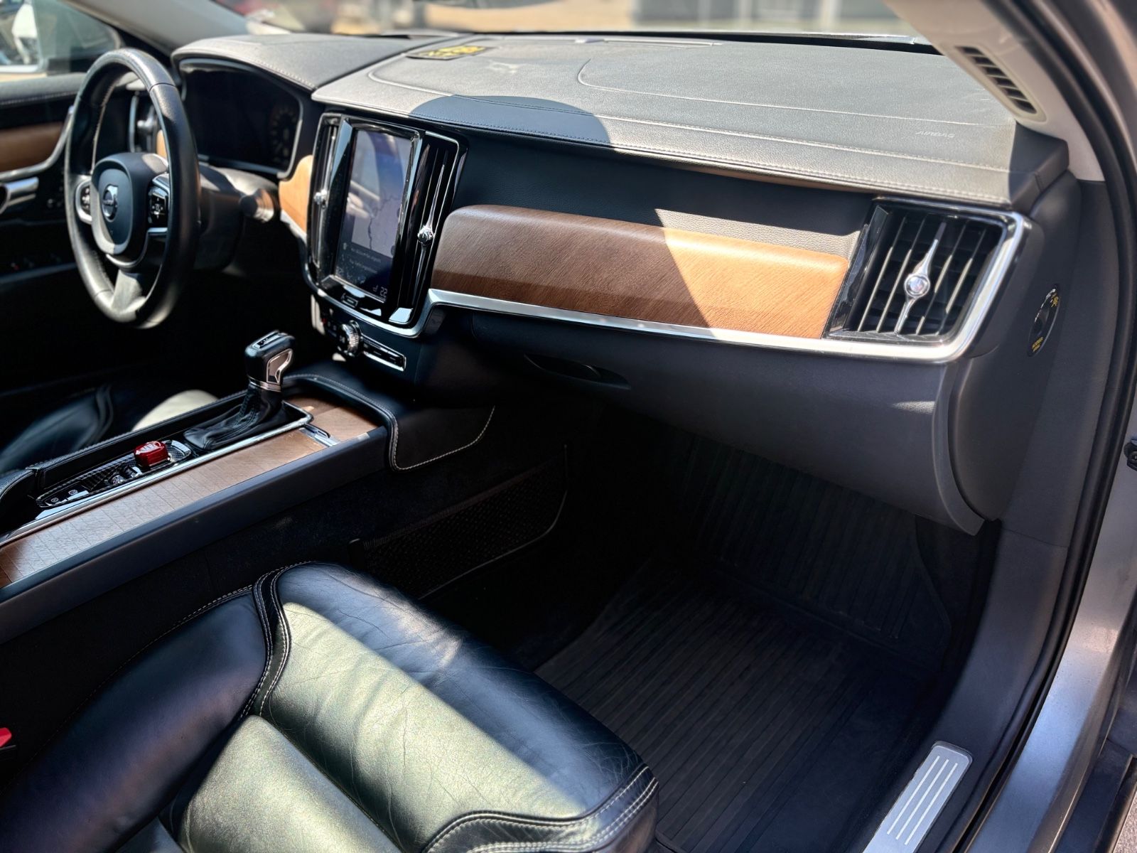 Fahrzeugabbildung Volvo S90 INSCRIPTION AWD *LED*NAVI*LEDER*SCHIEBEDACH*