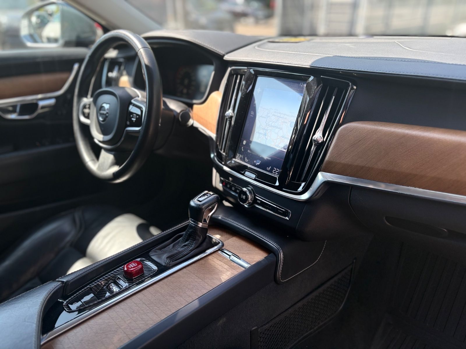 Fahrzeugabbildung Volvo S90 INSCRIPTION AWD *LED*NAVI*LEDER*SCHIEBEDACH*