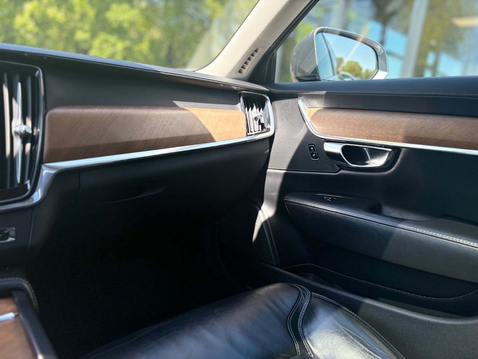 Fahrzeugabbildung Volvo S90 INSCRIPTION AWD *LED*NAVI*LEDER*SCHIEBEDACH*