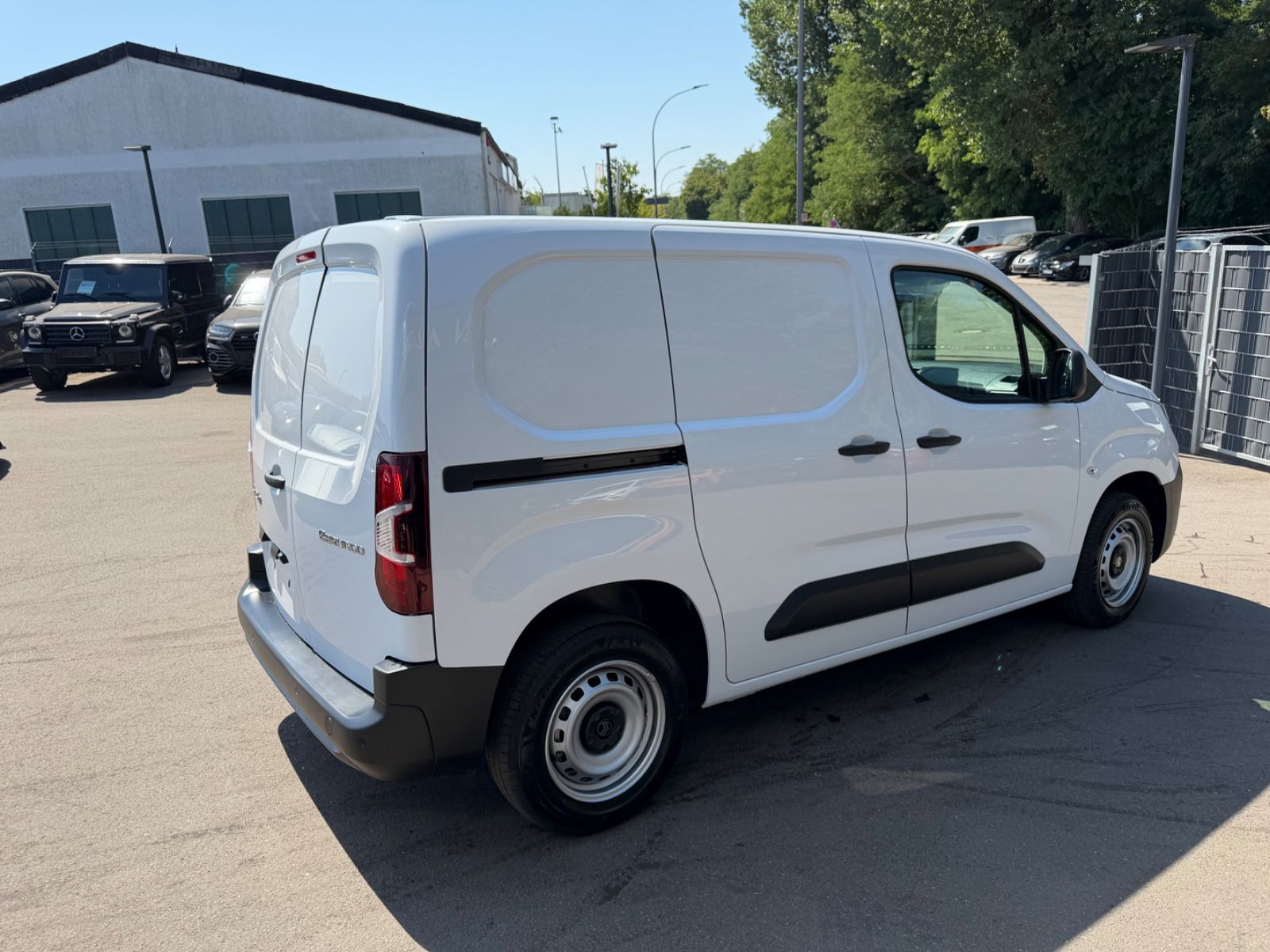 Fahrzeugabbildung Citroën BERLINGO KASTEN L1H1/M *JAHRESWAGEN*NAVI*KLIMA*