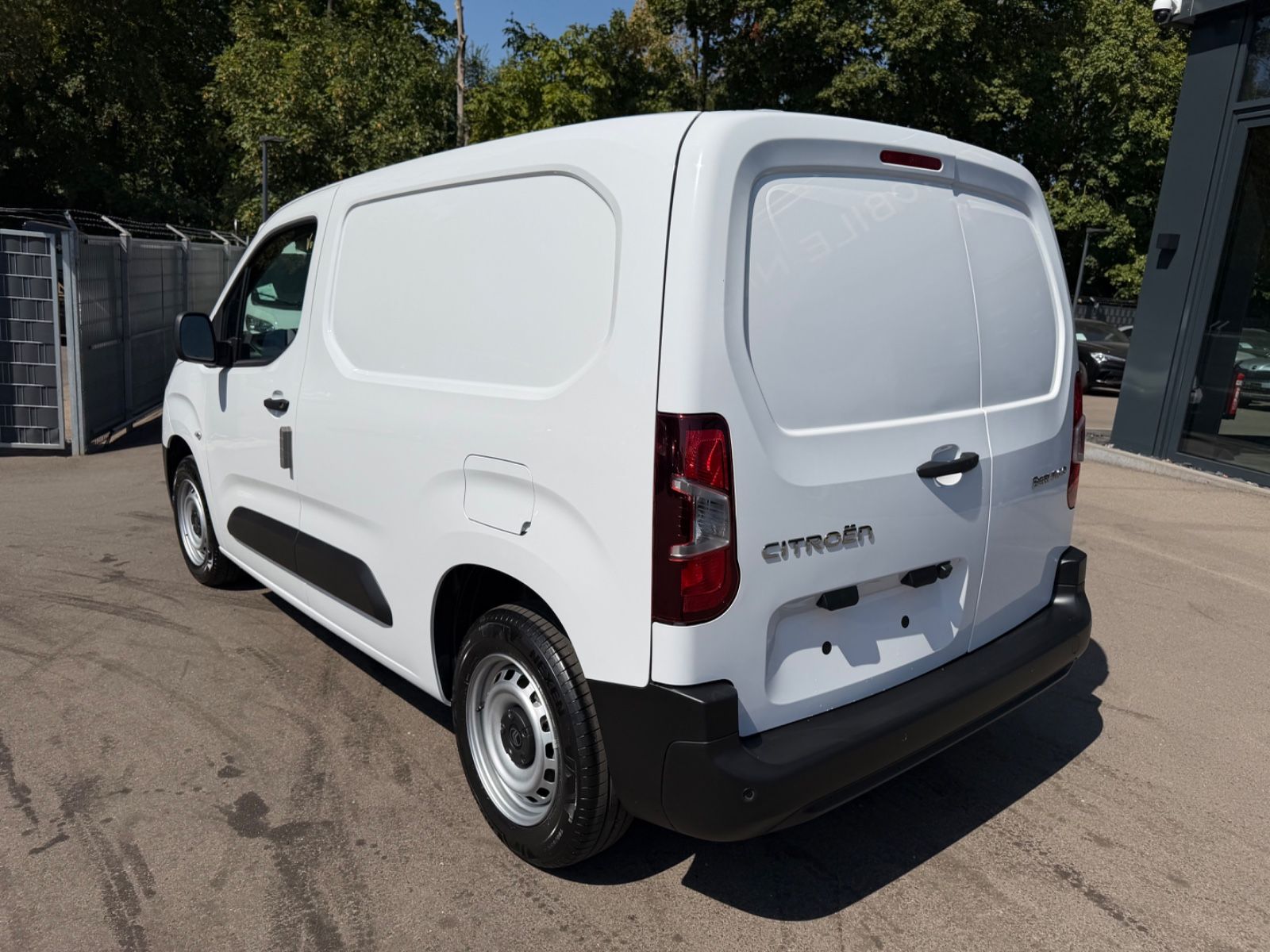 Fahrzeugabbildung Citroën BERLINGO KASTEN L1H1/M *JAHRESWAGEN*NAVI*KLIMA*