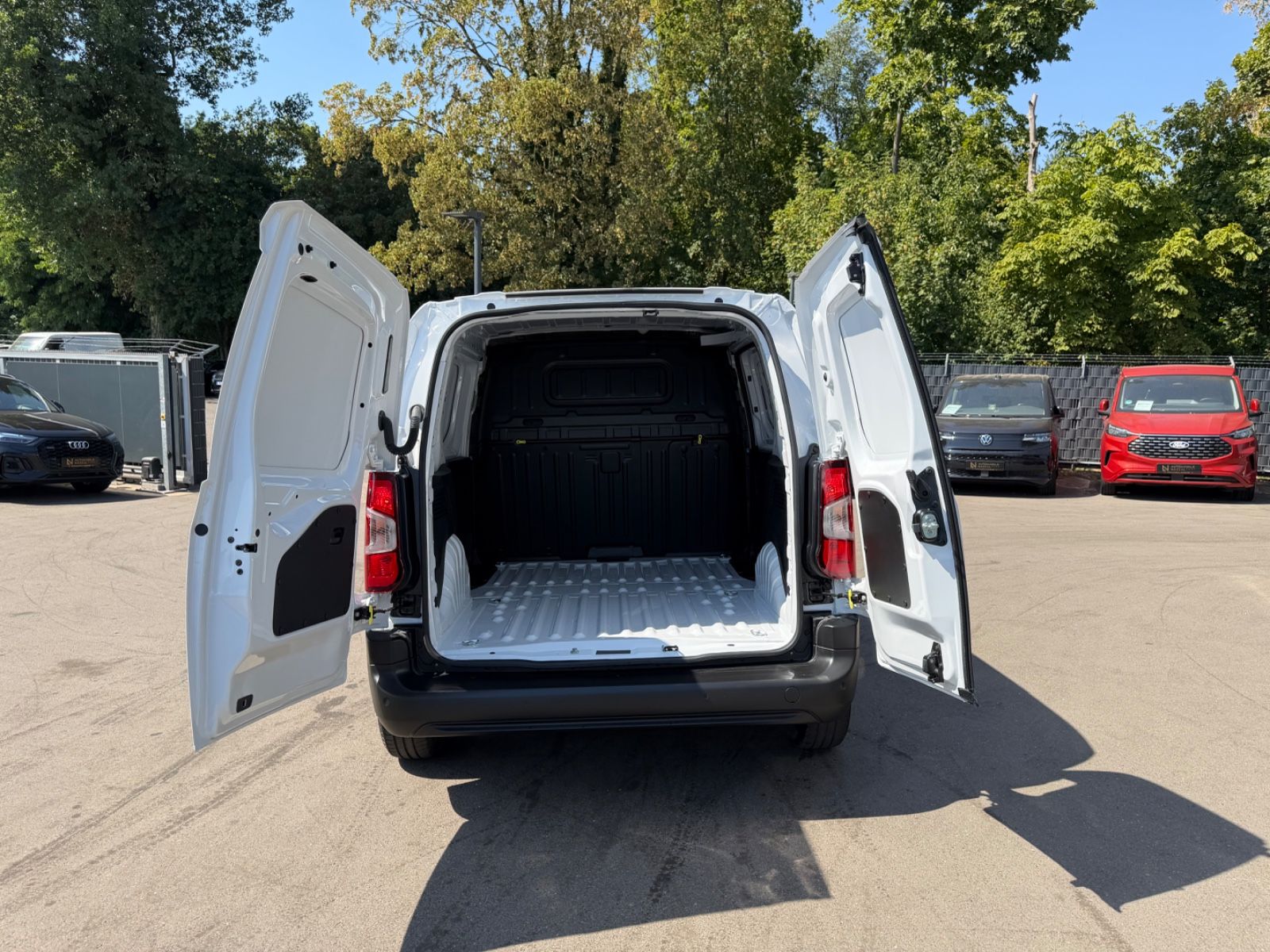 Fahrzeugabbildung Citroën BERLINGO KASTEN L1H1/M *JAHRESWAGEN*NAVI*KLIMA*
