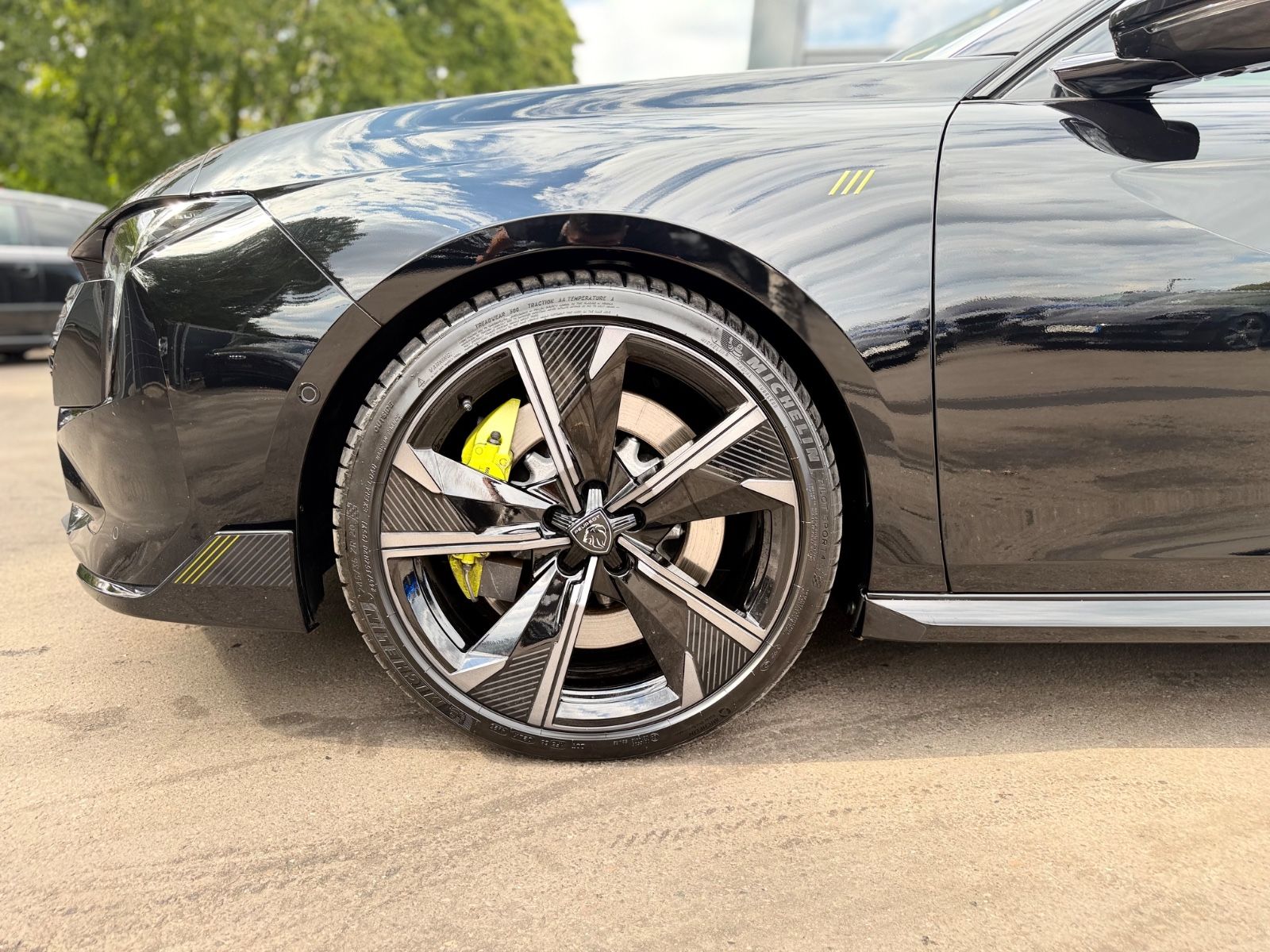 Fahrzeugabbildung Peugeot 508 SW HYBRID 4 360 PSE*PANORAMA*FOCAL*