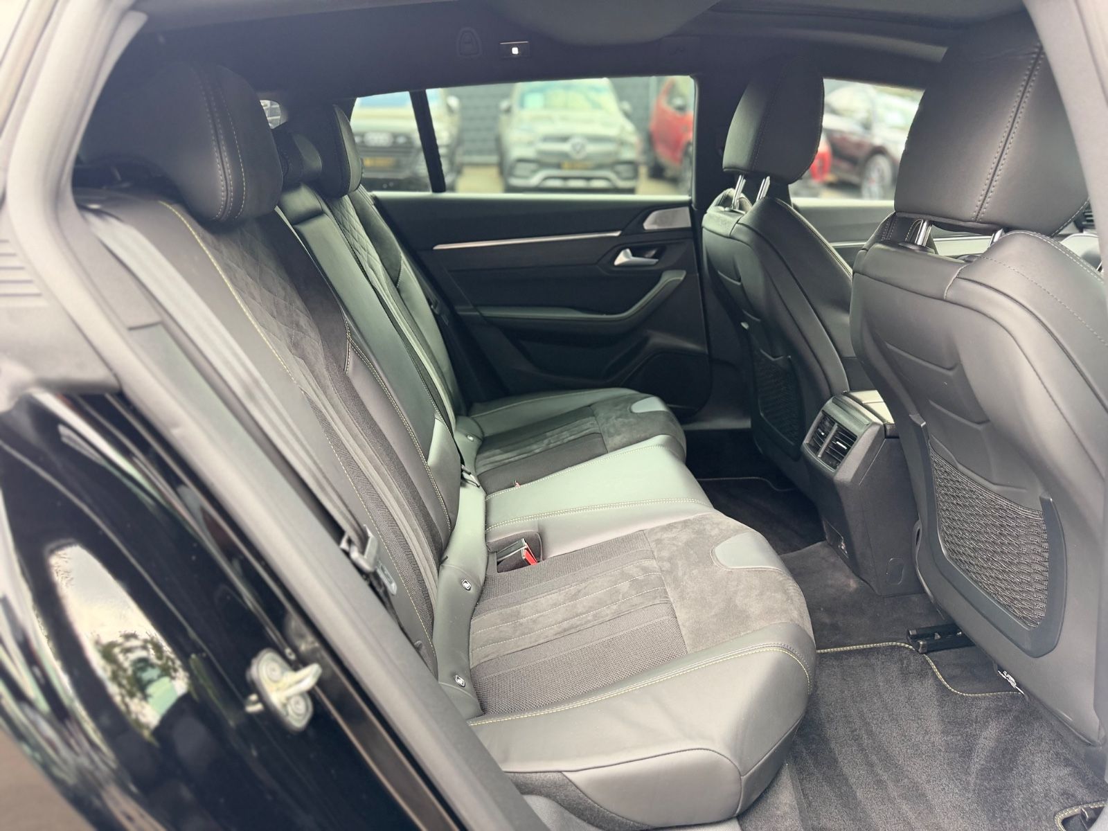Fahrzeugabbildung Peugeot 508 SW HYBRID 4 360 PSE*PANORAMA*FOCAL*
