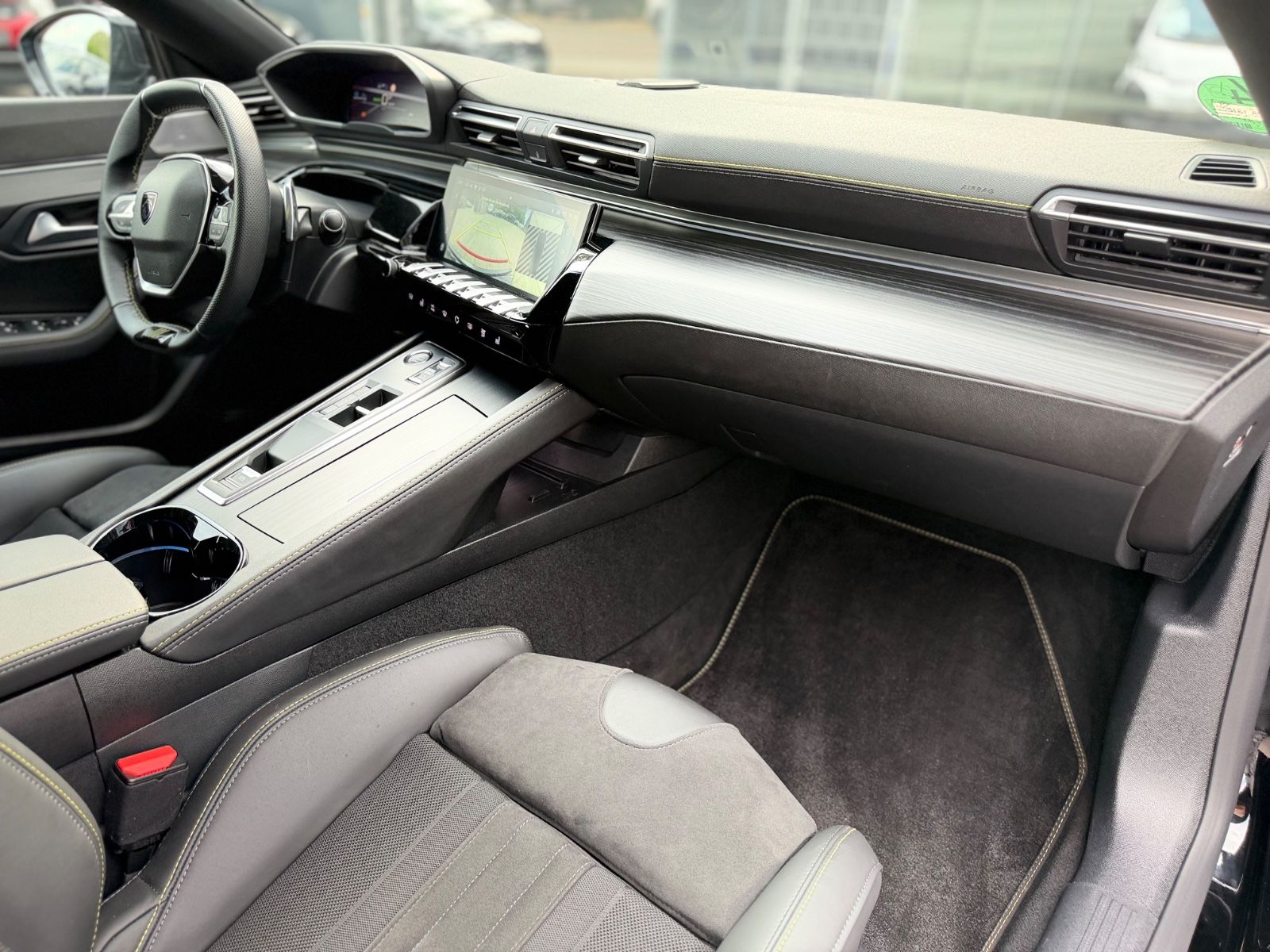 Fahrzeugabbildung Peugeot 508 SW HYBRID 4 360 PSE*PANORAMA*FOCAL*