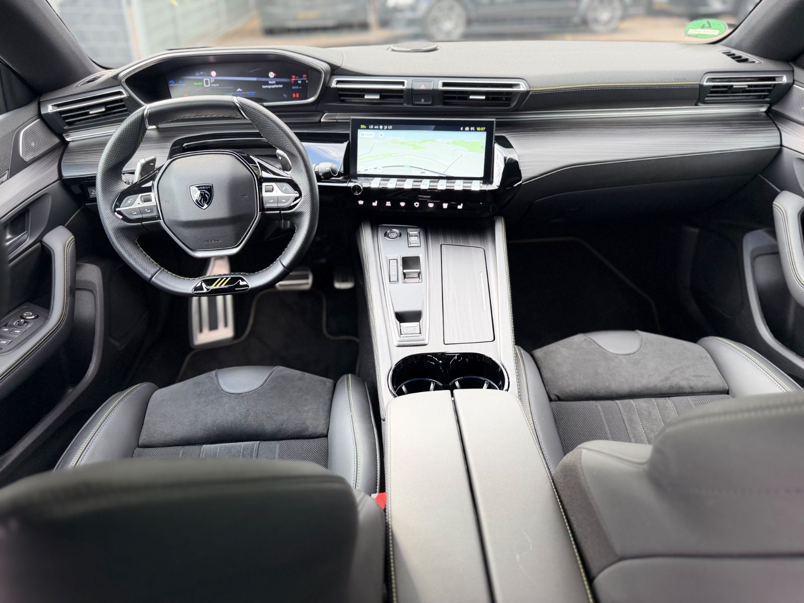 Fahrzeugabbildung Peugeot 508 SW HYBRID 4 360 PSE*PANORAMA*FOCAL*