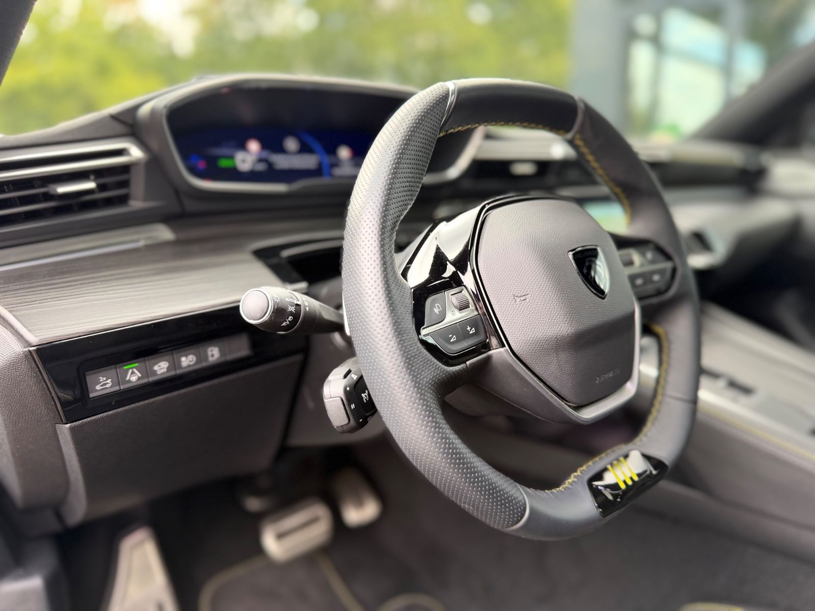 Fahrzeugabbildung Peugeot 508 SW HYBRID 4 360 PSE*PANORAMA*FOCAL*