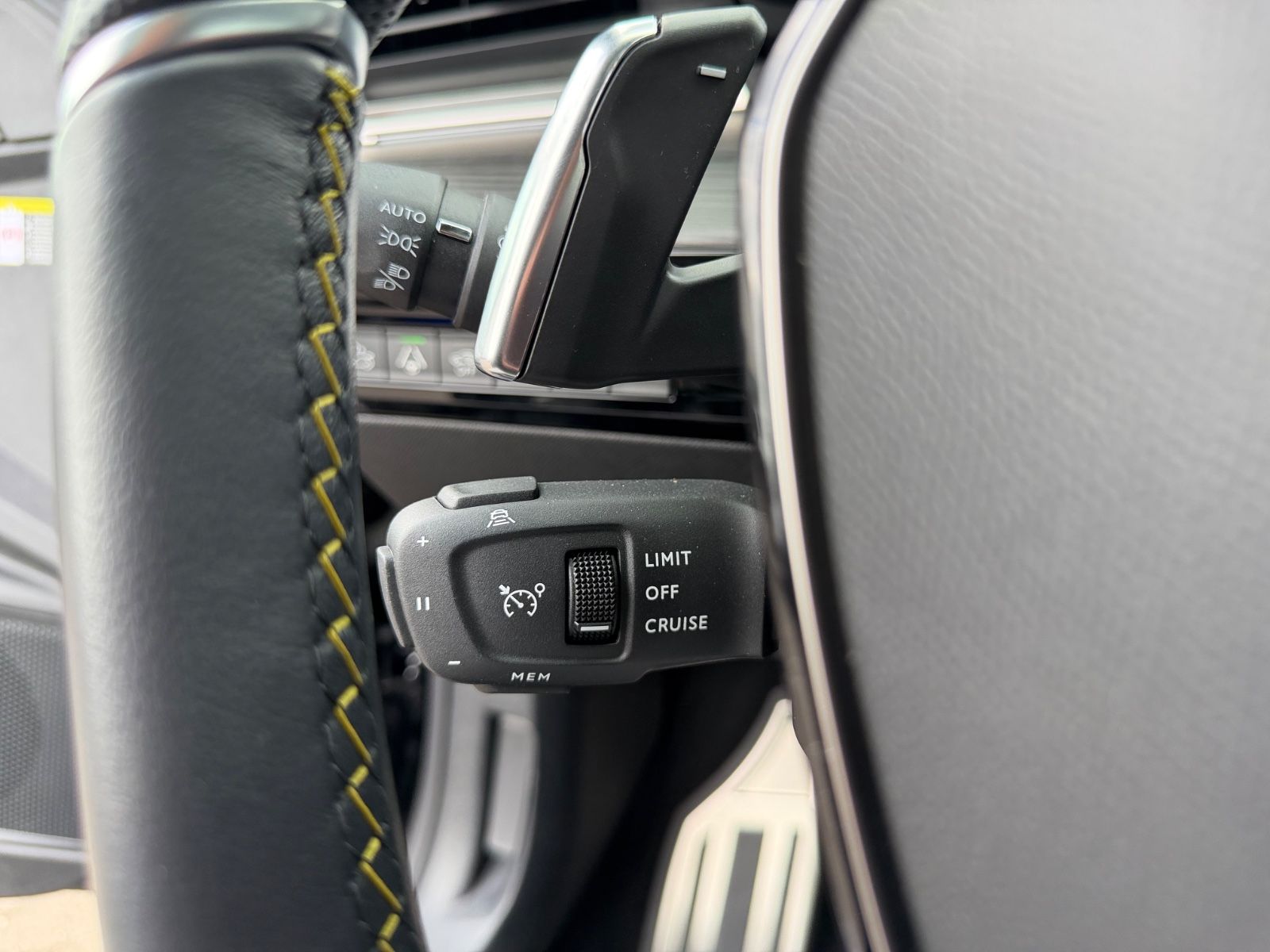 Fahrzeugabbildung Peugeot 508 SW HYBRID 4 360 PSE*PANORAMA*FOCAL*