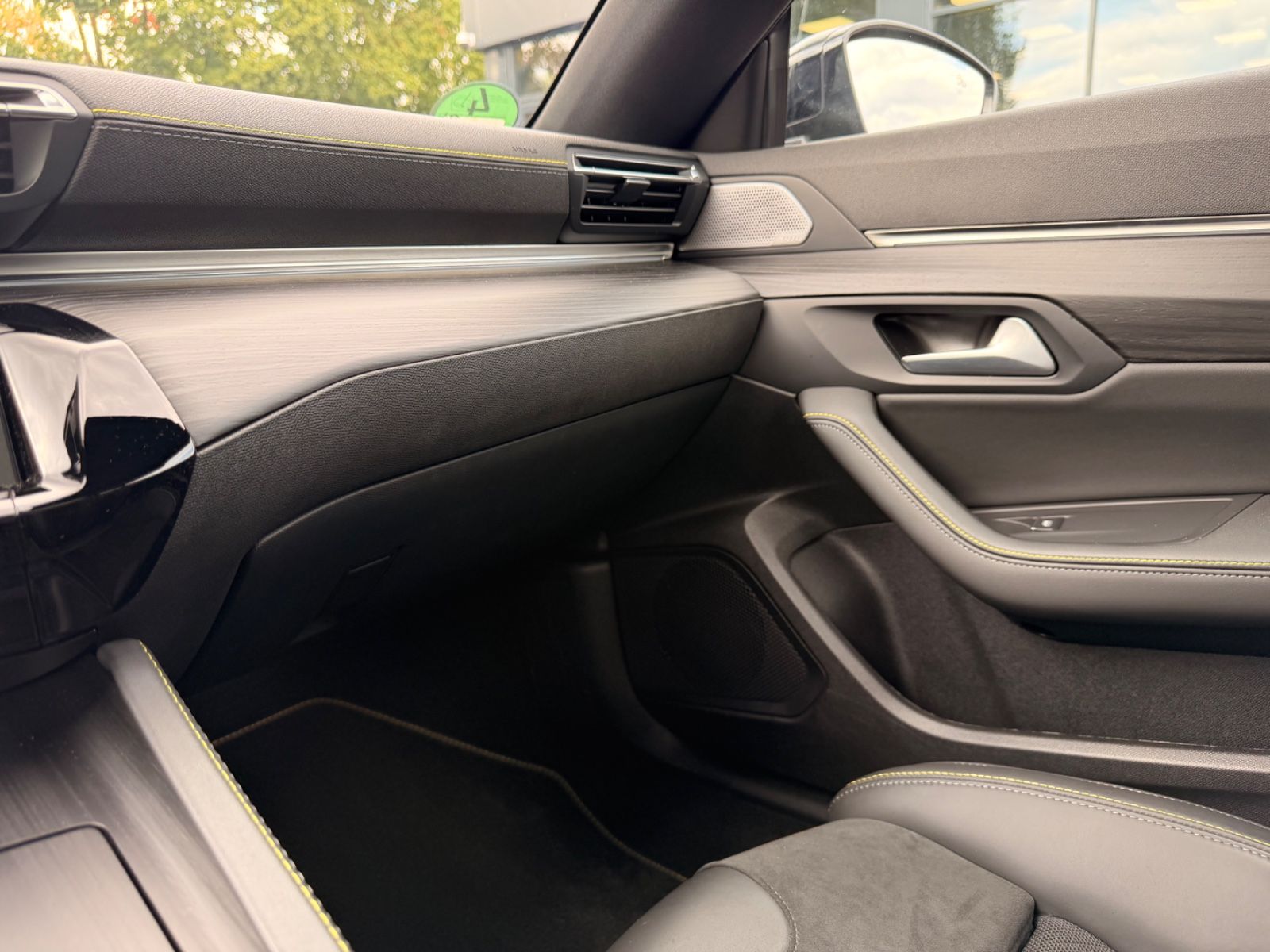 Fahrzeugabbildung Peugeot 508 SW HYBRID 4 360 PSE*PANORAMA*FOCAL*