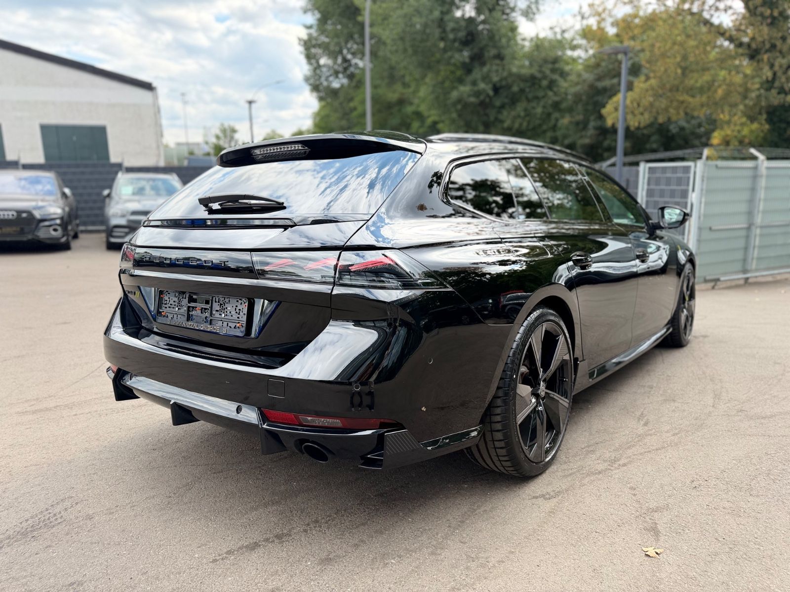 Fahrzeugabbildung Peugeot 508 SW HYBRID 4 360 PSE*PANORAMA*FOCAL*