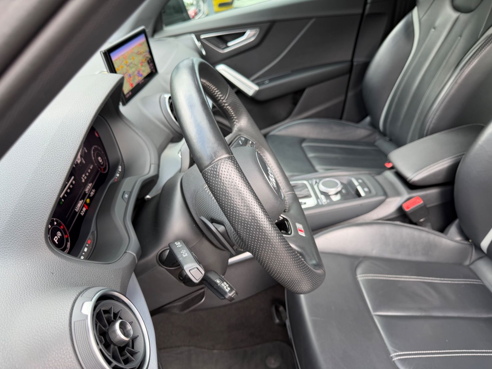 Fahrzeugabbildung Audi Q2 QUATTRO S-LINE-SPORT *AUTOMATIK*LED*NAVI*TOP*