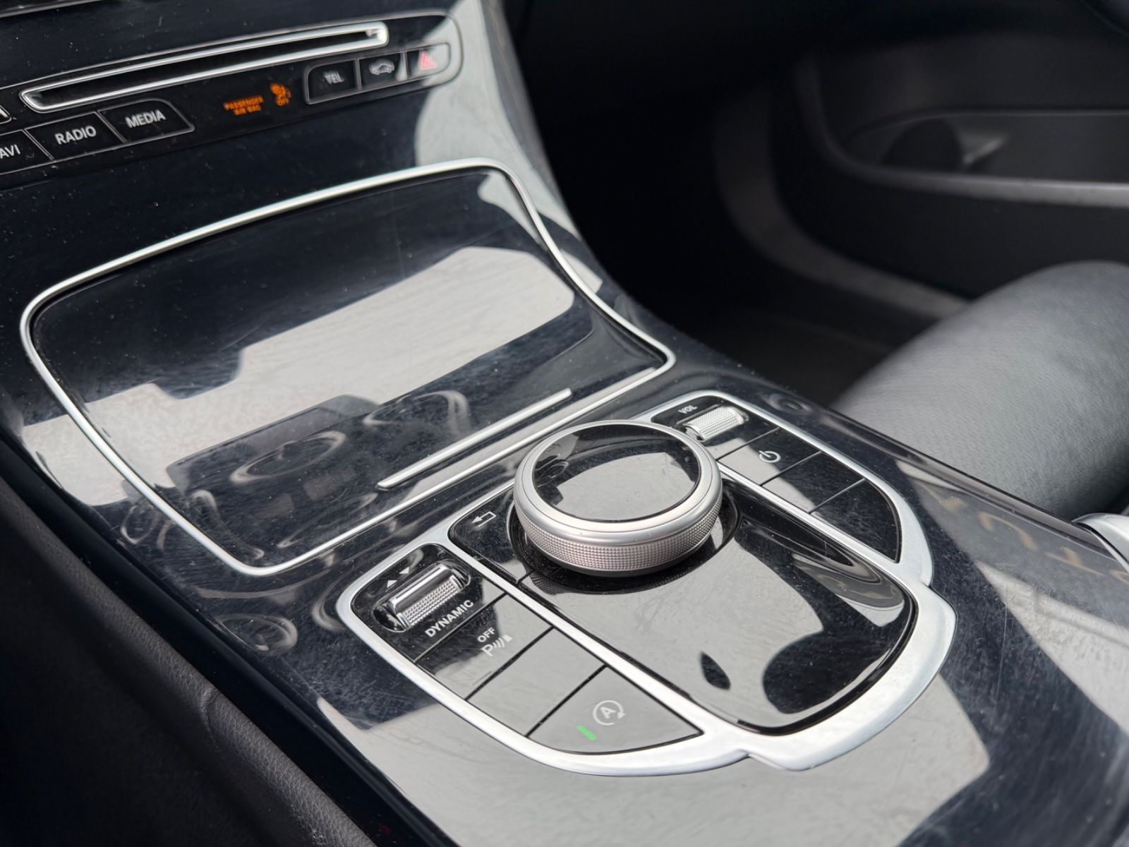 Fahrzeugabbildung Mercedes-Benz C 180d T*AMG-LINE*AUT.*NIGHT*VOLL-LED*NAVI*LEDER