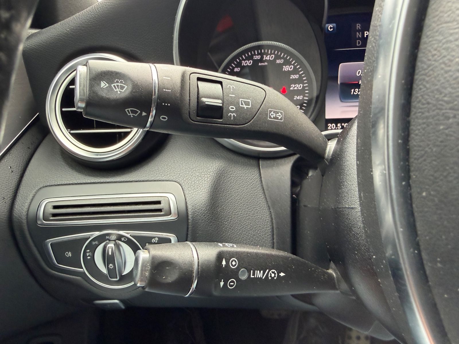 Fahrzeugabbildung Mercedes-Benz C 180d T*AMG-LINE*AUT.*NIGHT*VOLL-LED*NAVI*LEDER