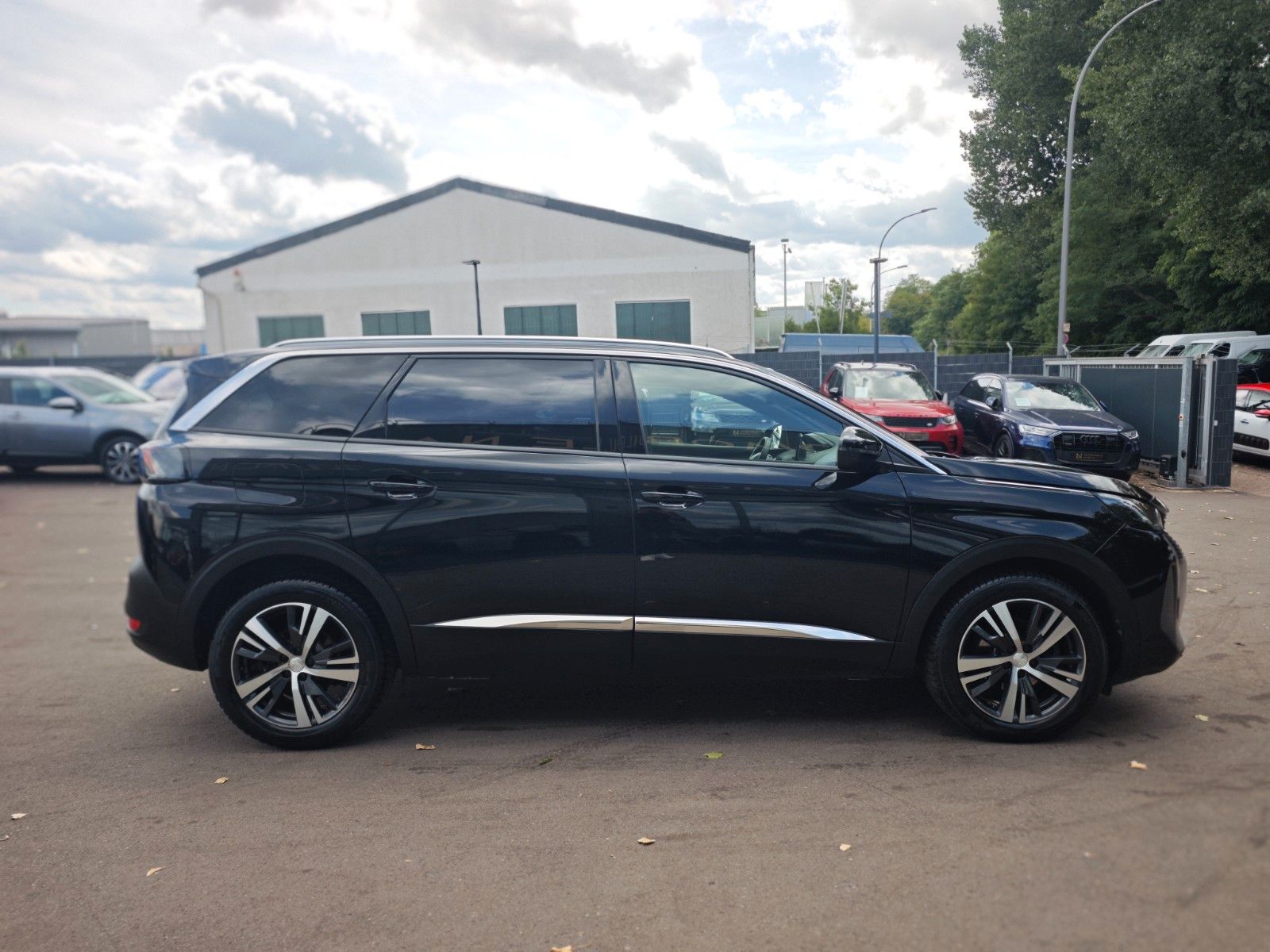 Fahrzeugabbildung Peugeot 5008 HYBRID 136 ALLURE PACK *FACELIFT*7 SITZE*