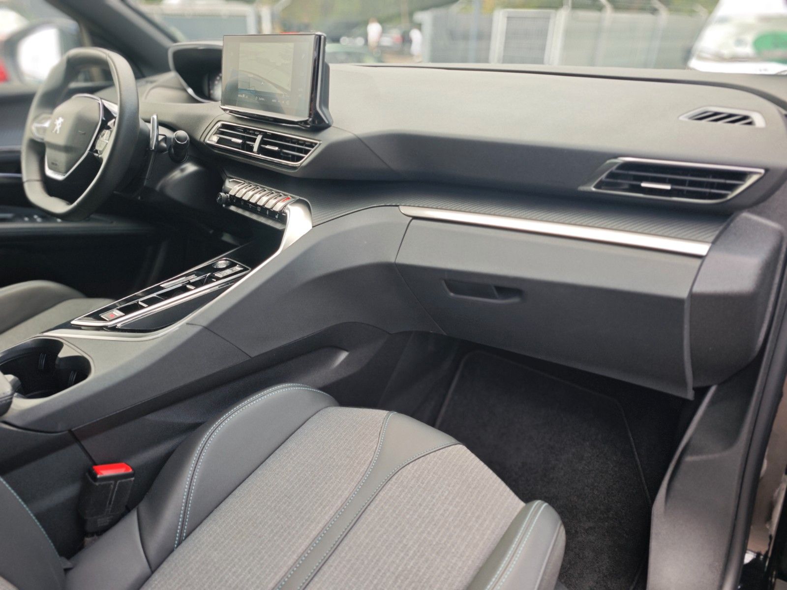 Fahrzeugabbildung Peugeot 5008 HYBRID 136 ALLURE PACK *FACELIFT*7 SITZE*