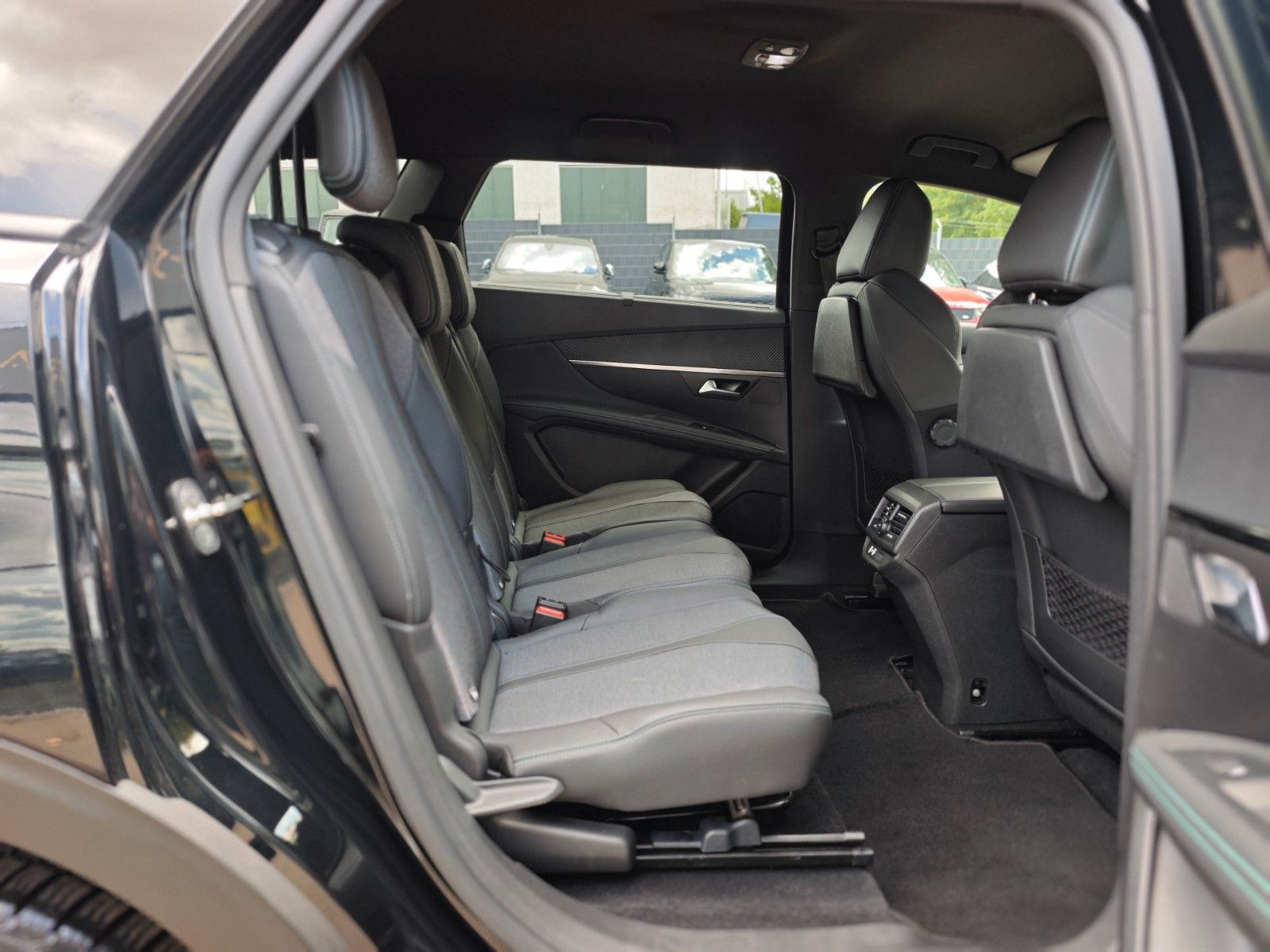 Fahrzeugabbildung Peugeot 5008 HYBRID 136 ALLURE PACK *FACELIFT*7 SITZE*