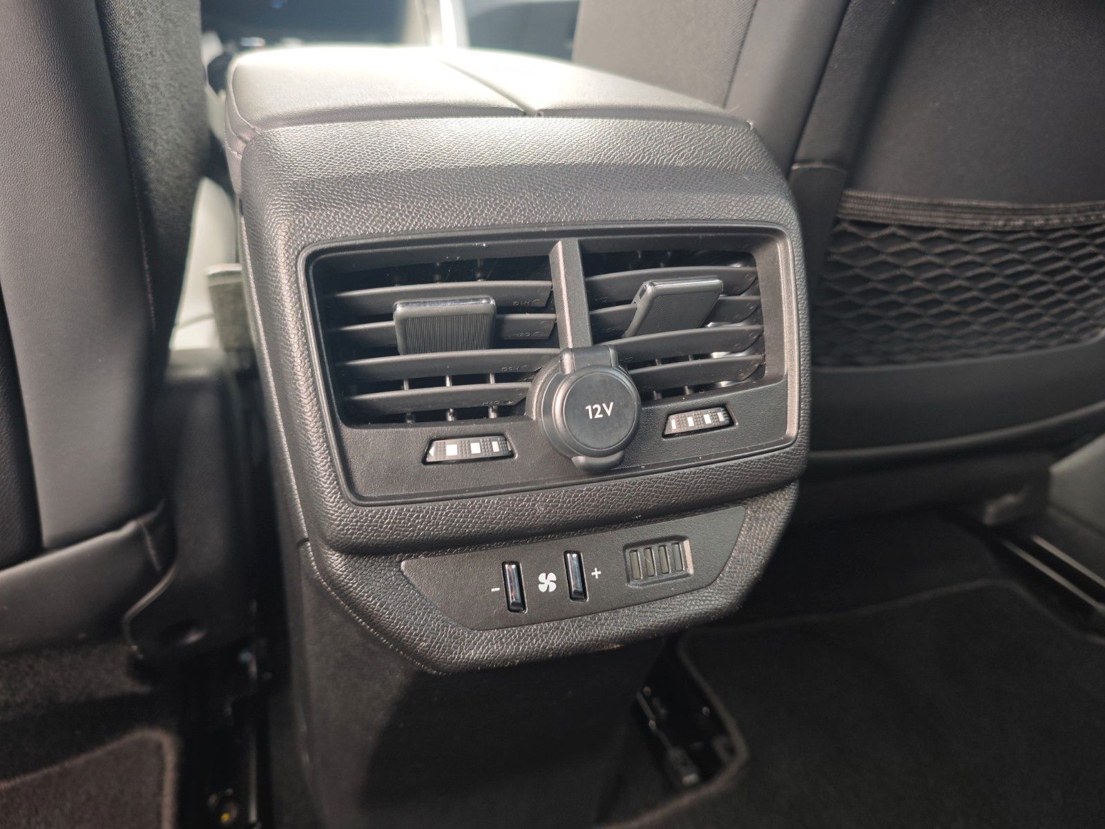 Fahrzeugabbildung Peugeot 5008 HYBRID 136 ALLURE PACK *FACELIFT*7 SITZE*