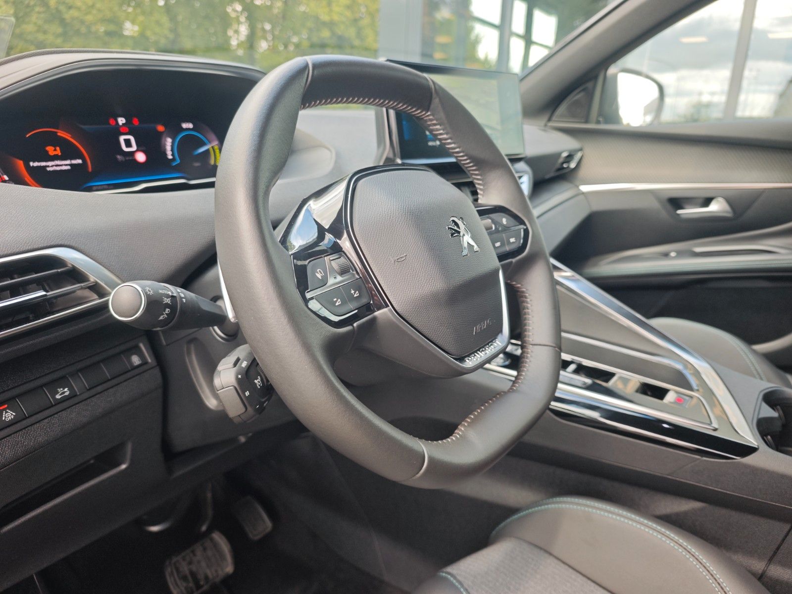 Fahrzeugabbildung Peugeot 5008 HYBRID 136 ALLURE PACK *FACELIFT*7 SITZE*