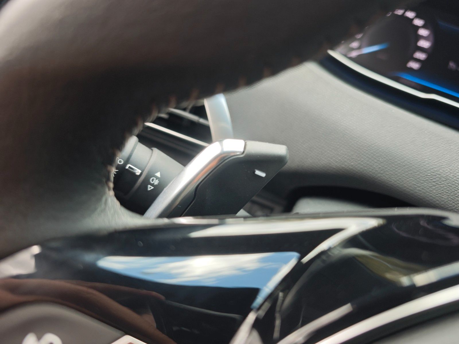 Fahrzeugabbildung Peugeot 5008 HYBRID 136 ALLURE PACK *FACELIFT*7 SITZE*