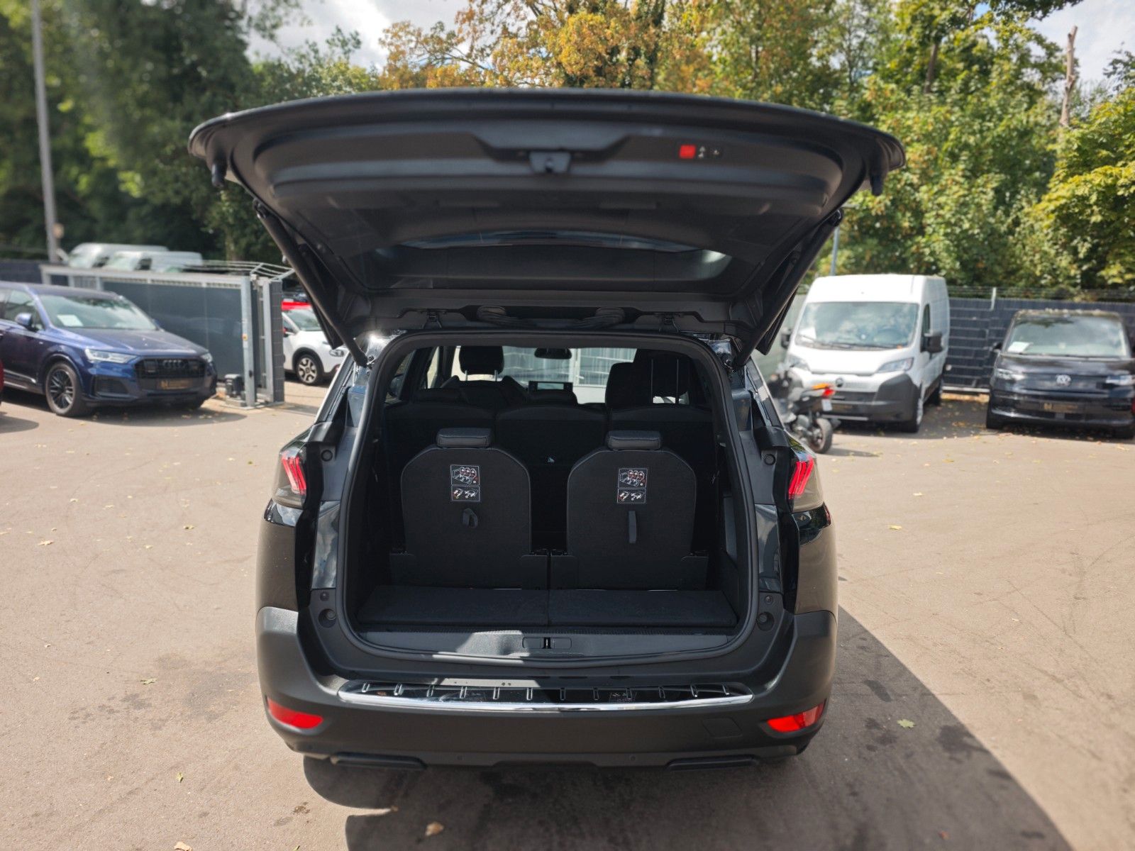 Fahrzeugabbildung Peugeot 5008 HYBRID 136 ALLURE PACK *FACELIFT*7 SITZE*
