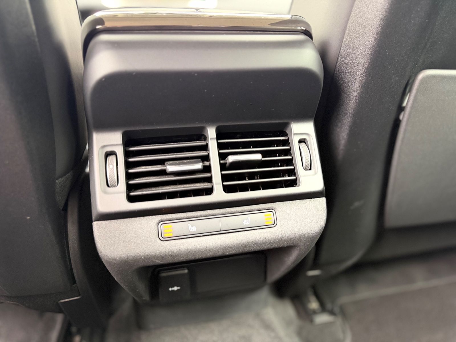Fahrzeugabbildung Land Rover RANGE ROVER EVOQUE R-DYNAMIC HSE HYBRID*1.HAND*
